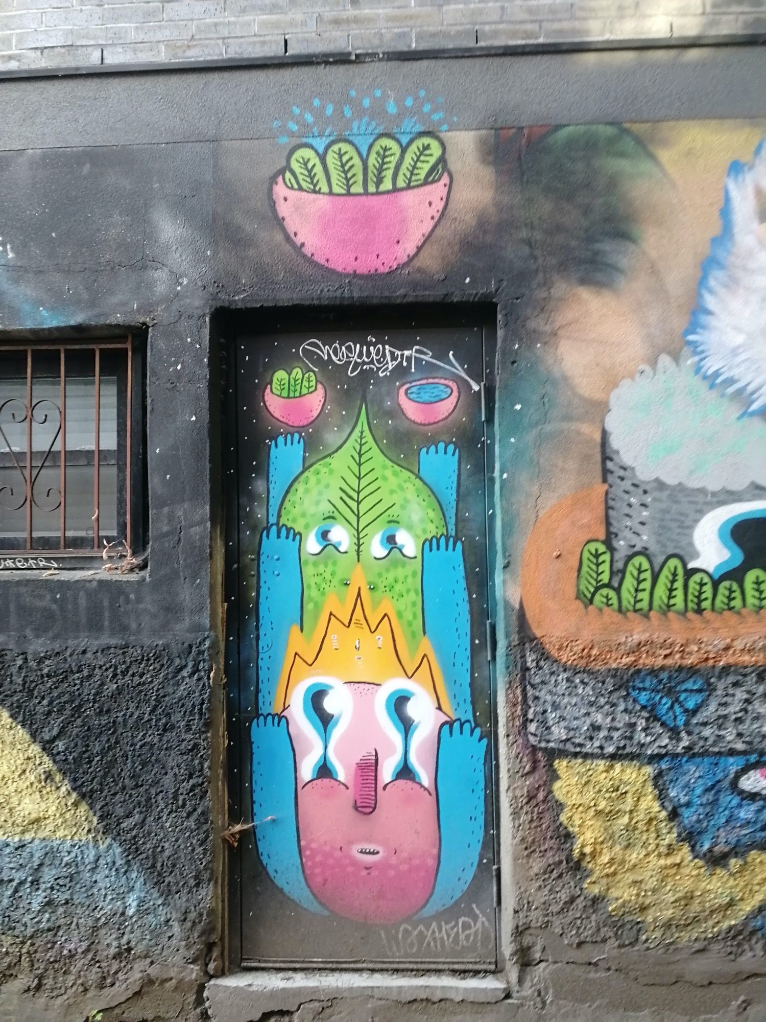 Le totem à la tête de feuille — Street art à Montréal