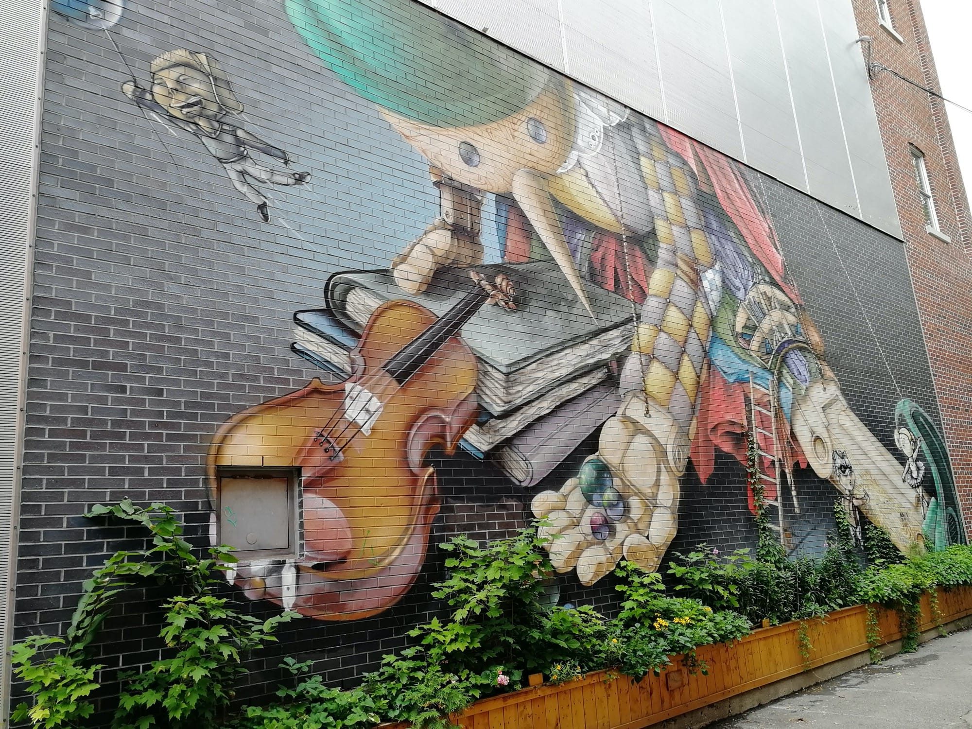 La ballerine et le raton laveur — Street art à Montréal