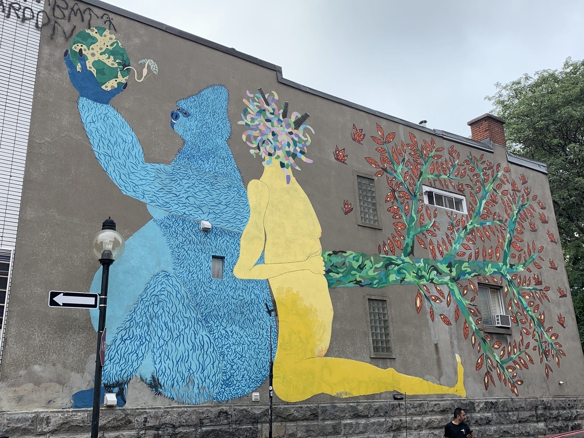 The Bears with the Globe and the Bouquet — Street art by Gola Hundun in Montréal