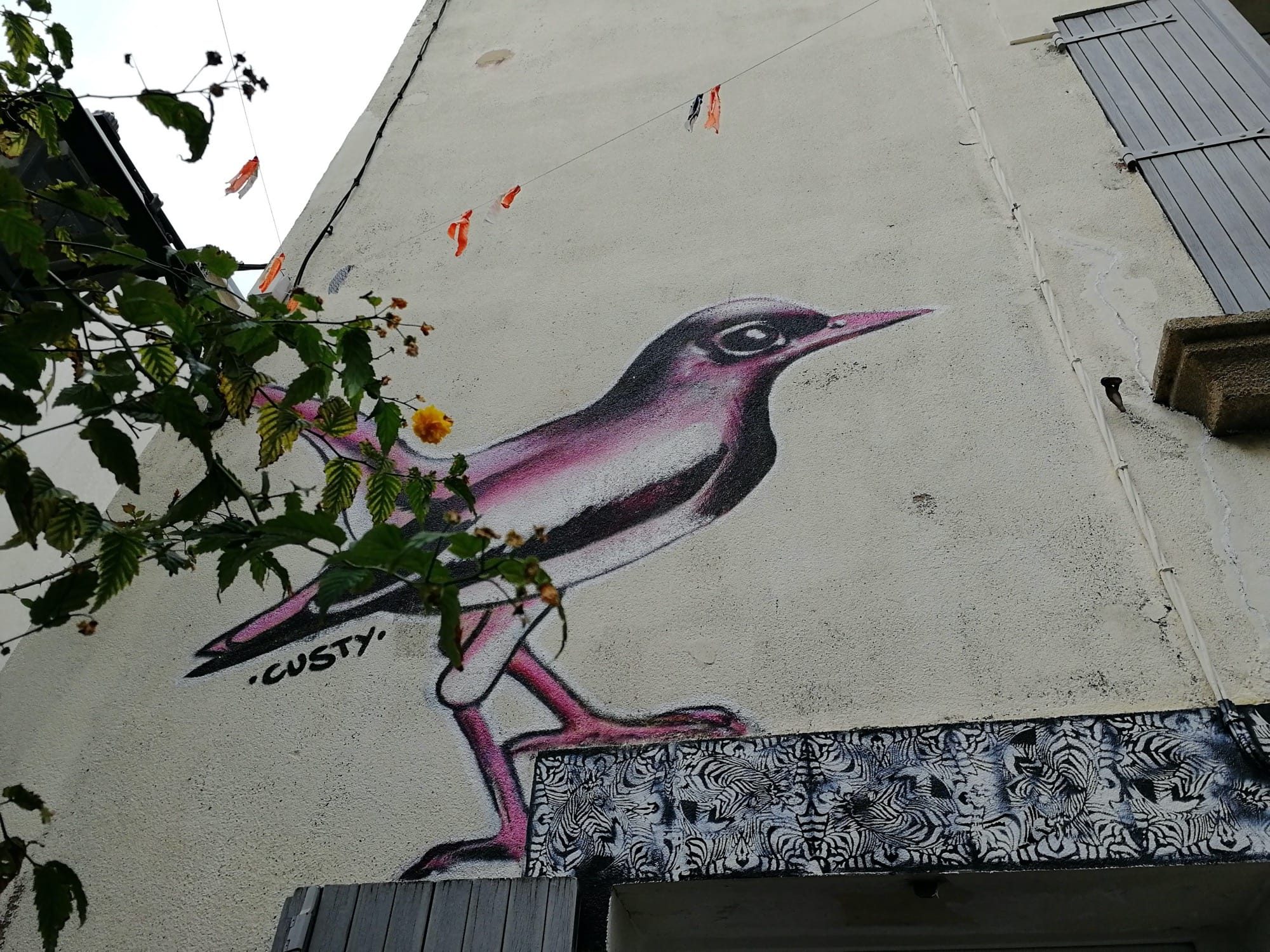 L'oiseau rose de Custy — Street art à Rezé
