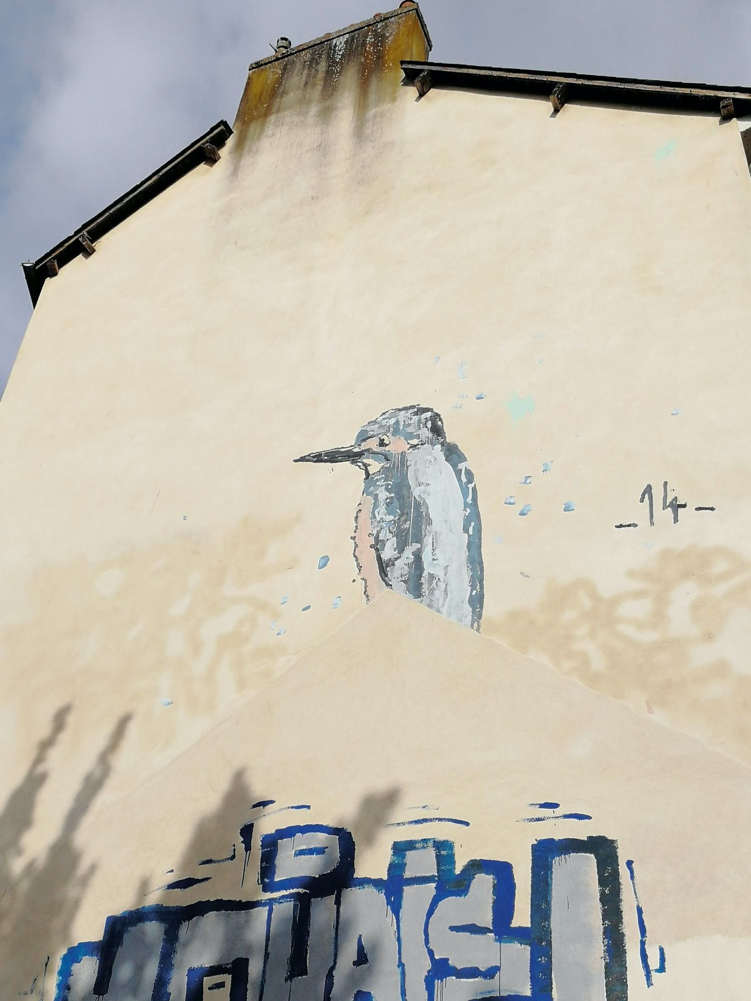 Stylized Kingfisher — Street art by War in Rennes