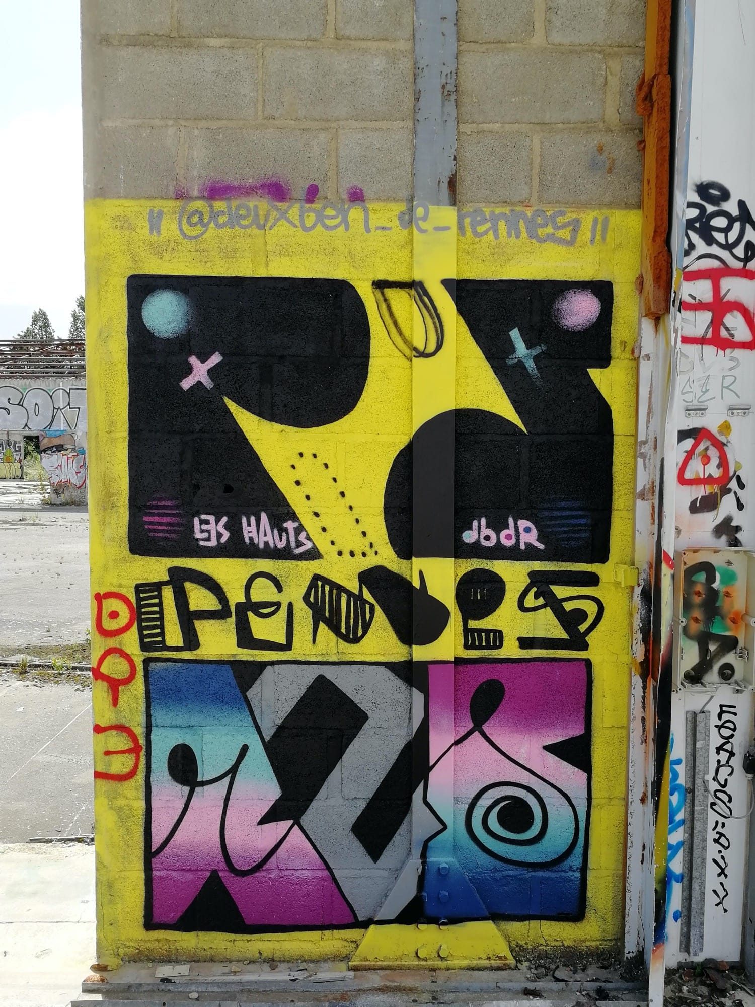 Deuxben's Yellow Door — Street art by Deuxben de Rennes in Chantepie