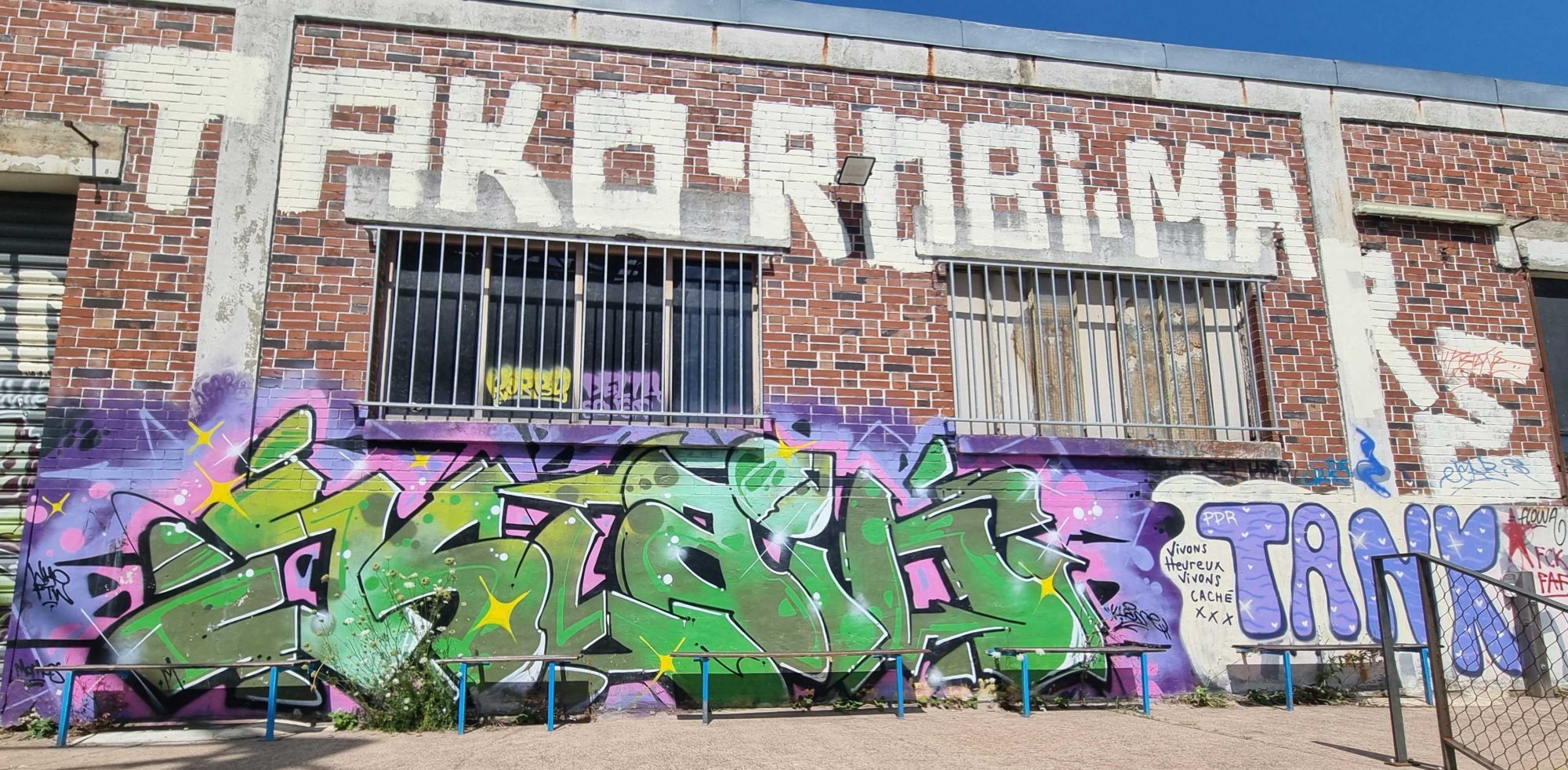 Green Wildstyle Graff on Industrial Building — Street art in Strasbourg