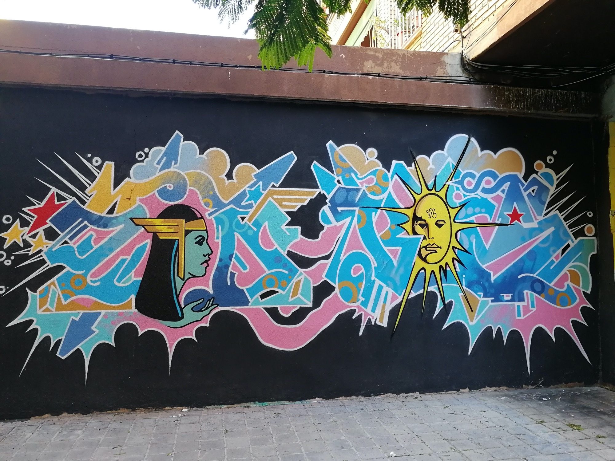 Pharaoh and Sun Graffiti on Black Background — Street art in València