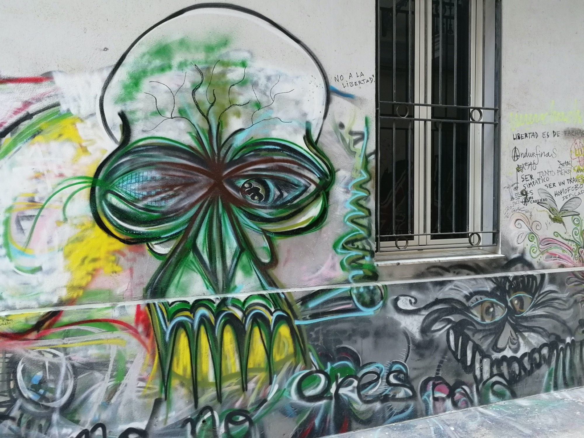 Green Alien Face — Engaged Street Art — Street art in València