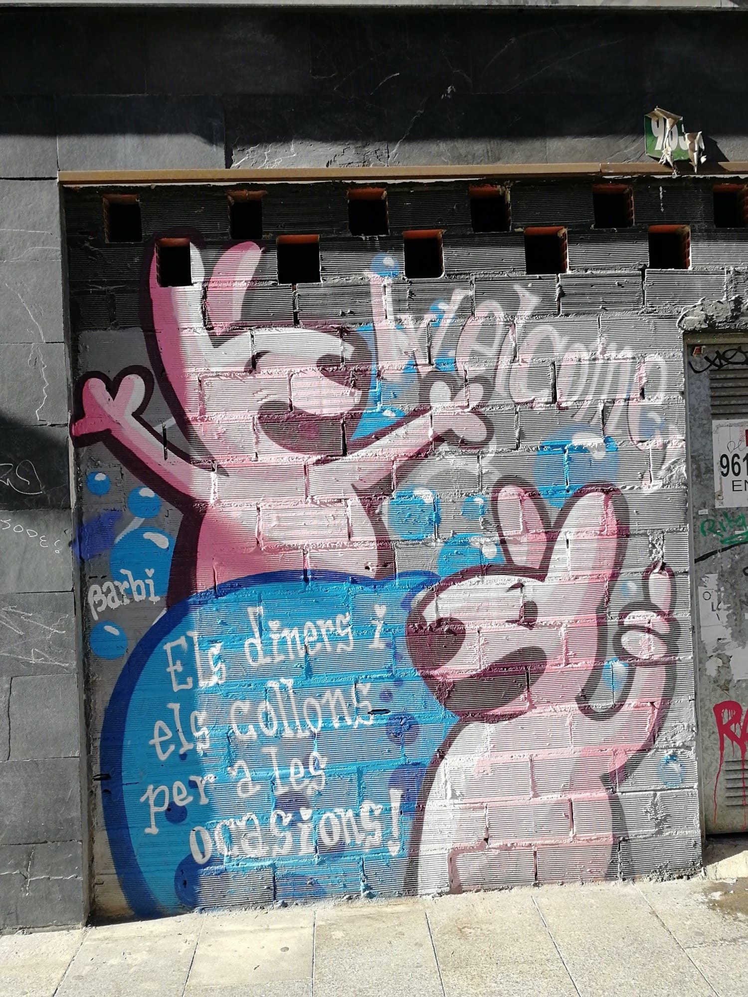 Pink Rabbits Welcome - Els Diners i els Collons - Barbi — Street art by Barbi in València