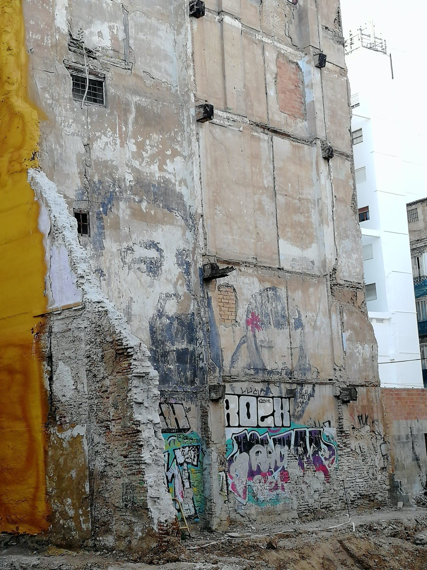 Portrait effacé à Valence — Street art à València