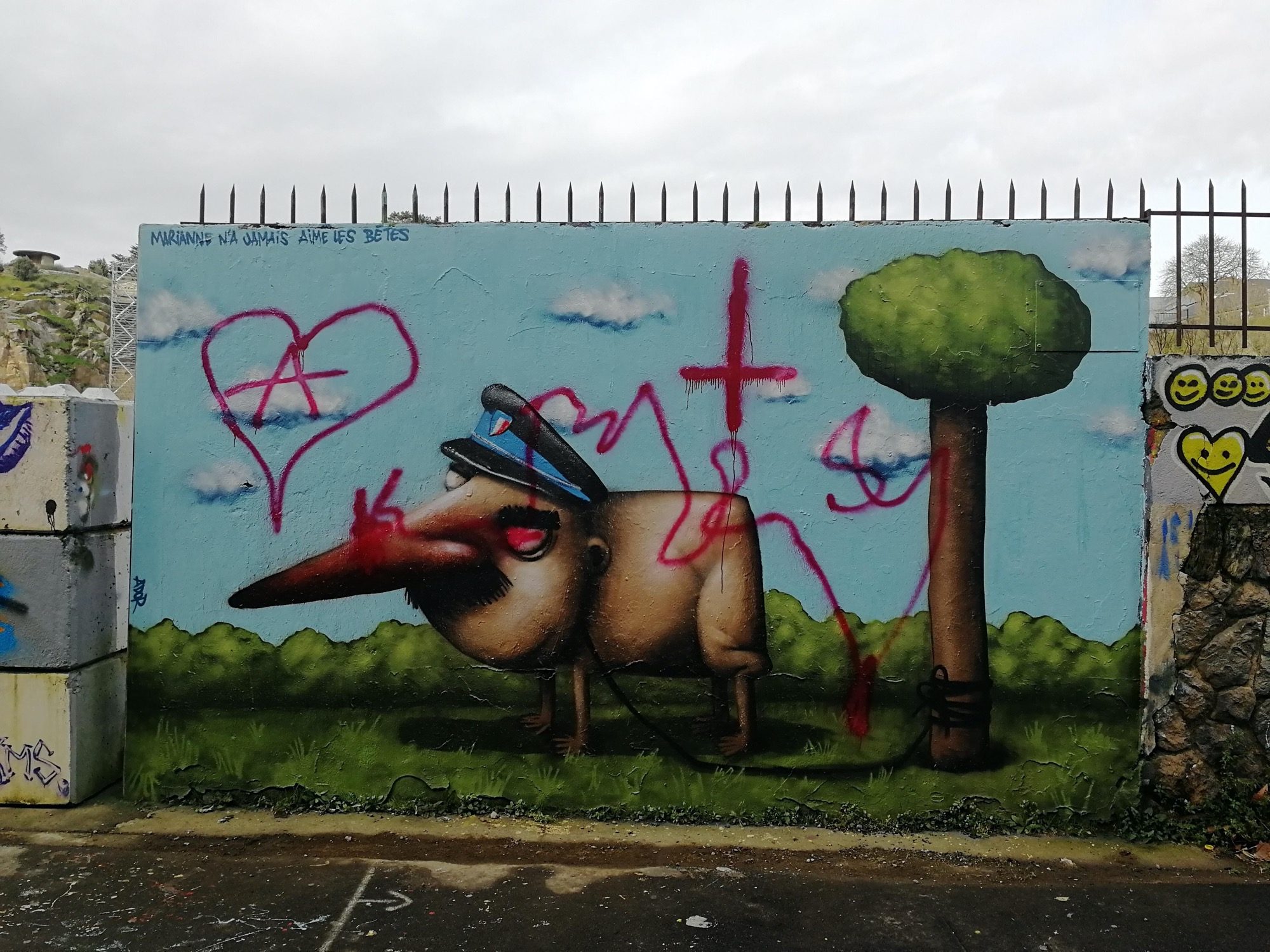 Marianne n'a jamais aimé les bêtes — Street art de Ador à Nantes