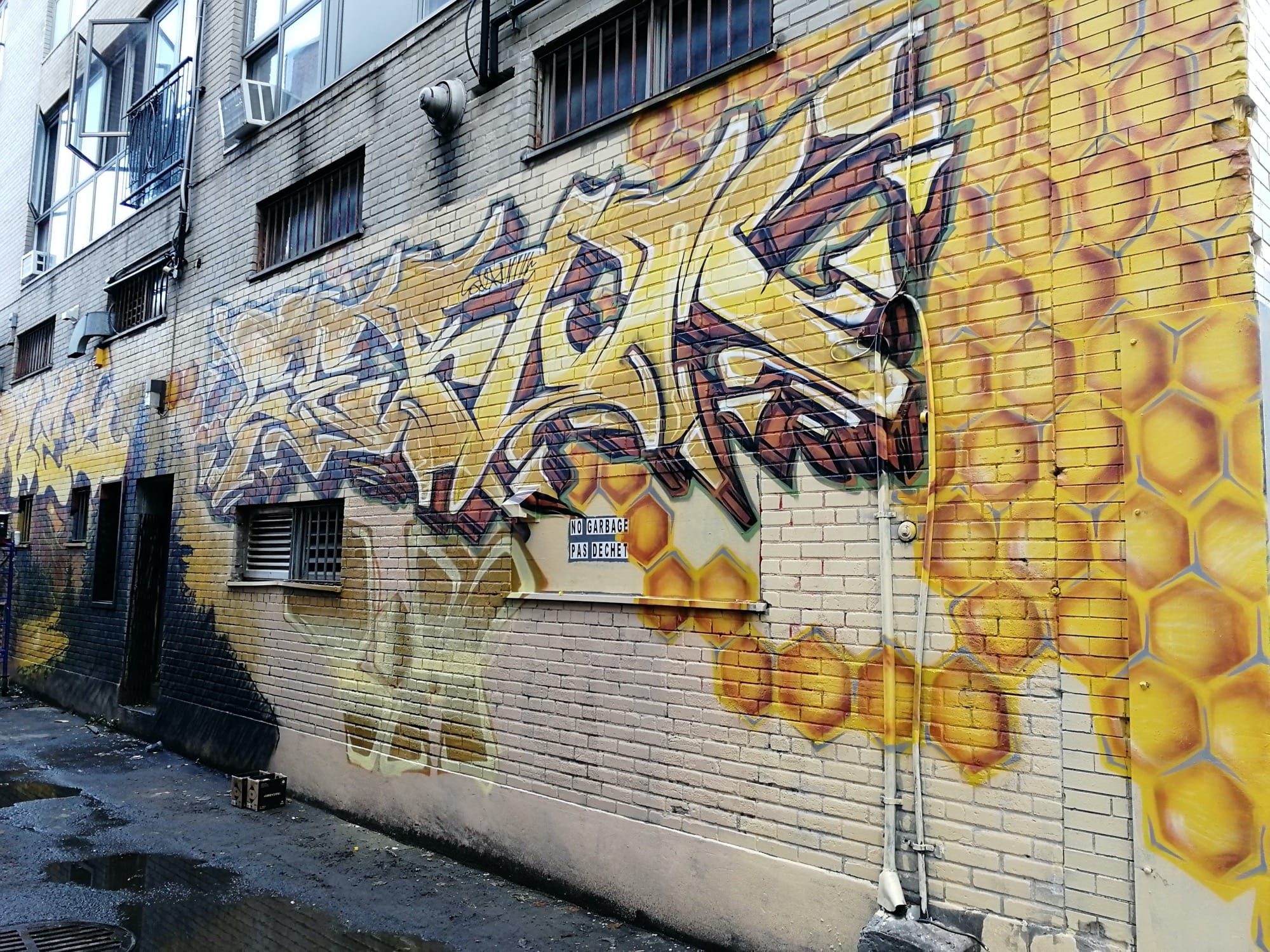 Wildstyle aux alvéoles de miel — Street art à Montréal