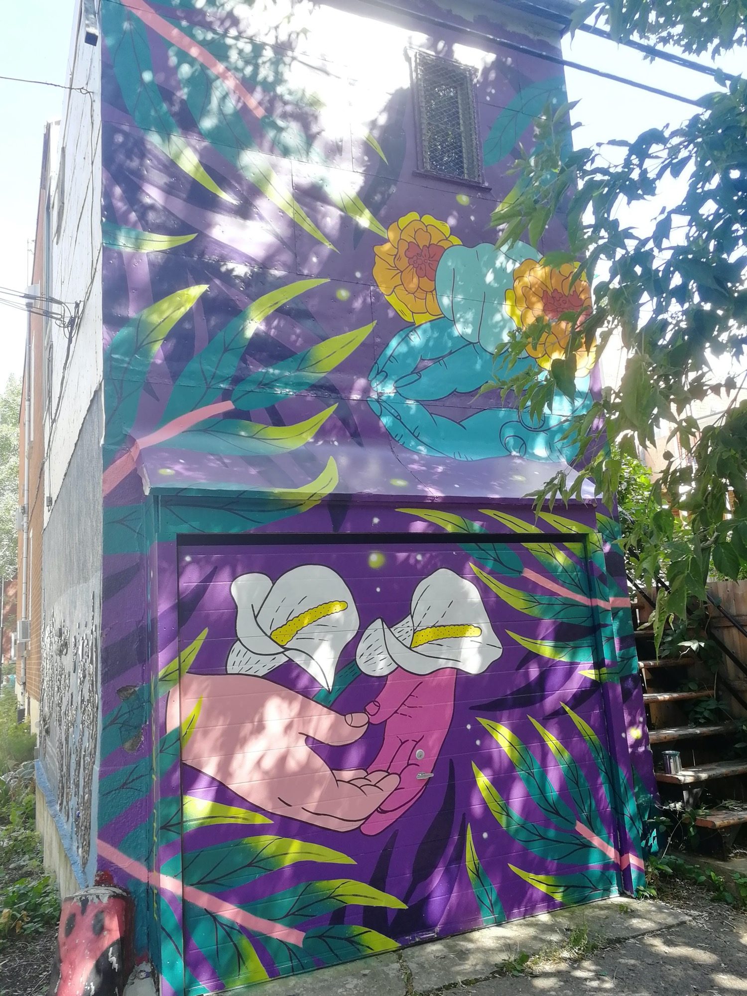 Vibrant Pop Expressive Creatures — Street art in Montréal