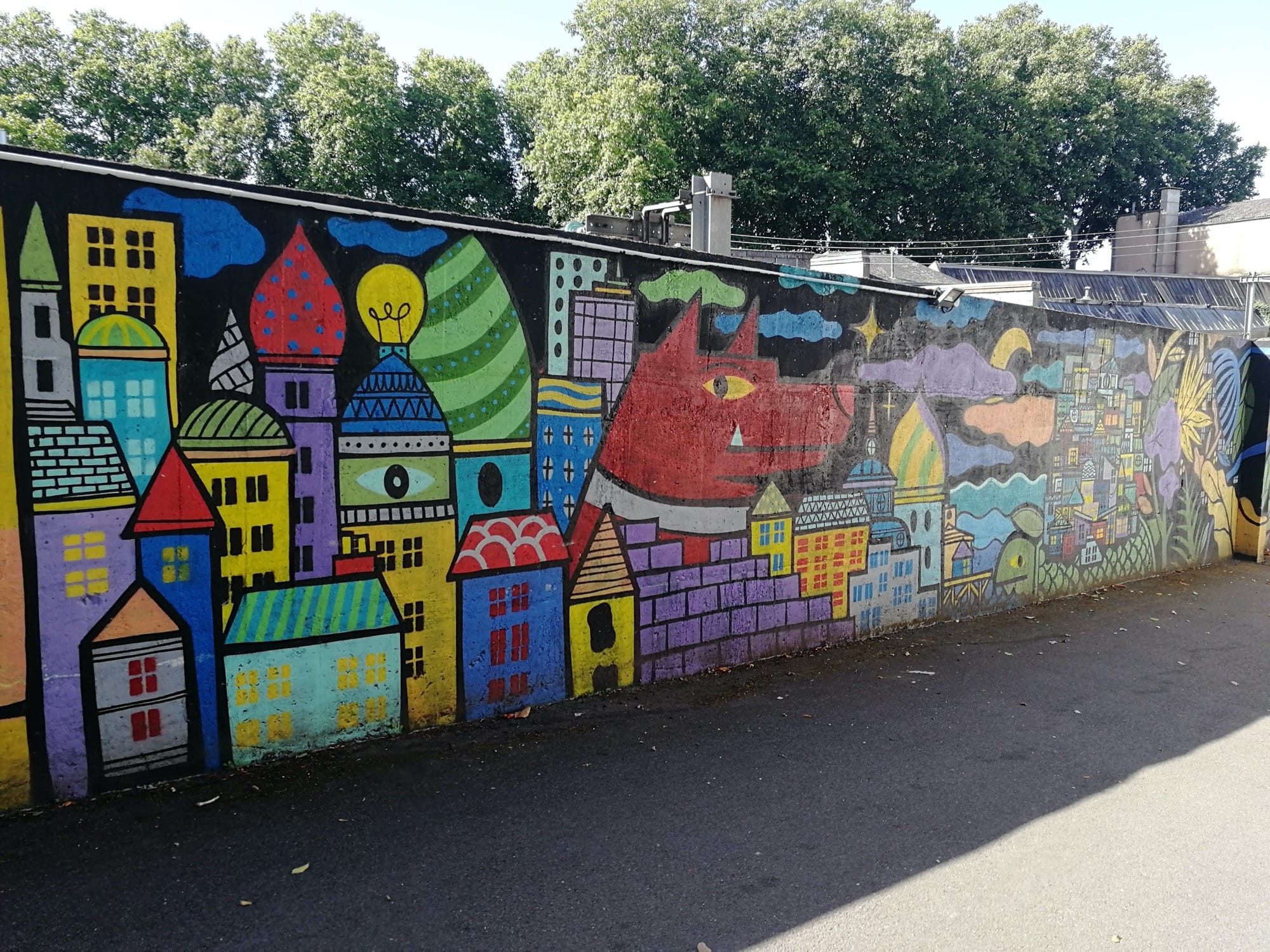 Panorama urbain coloré Nantes — Street art à Nantes