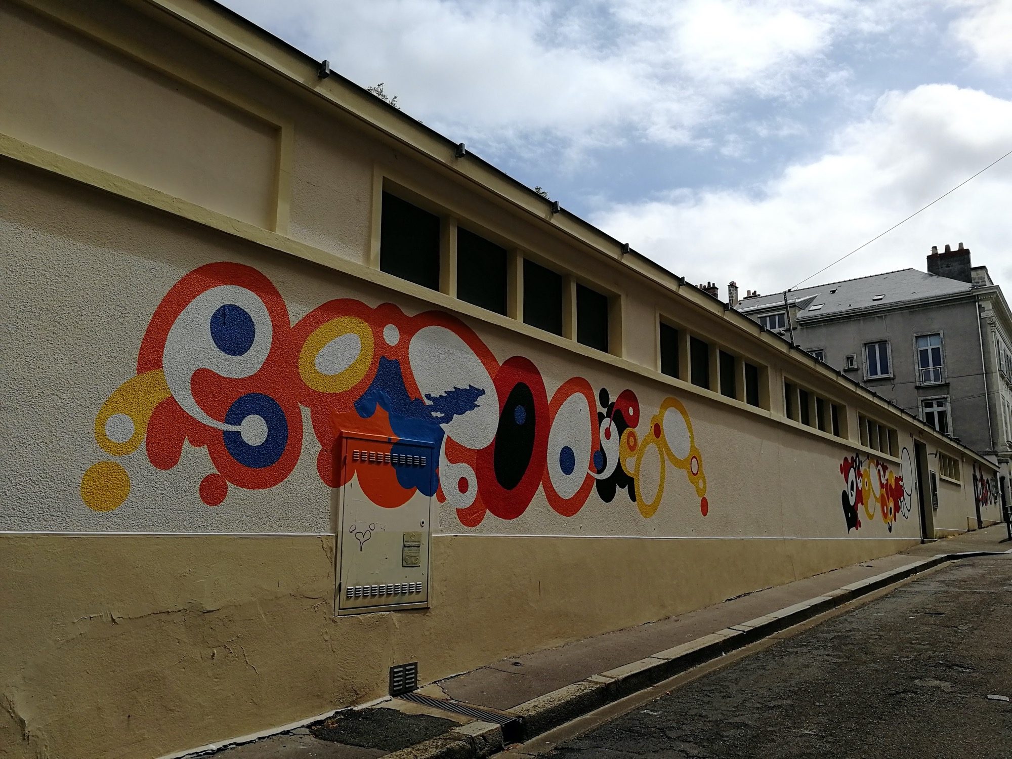 Colourful Circles and Bubbles – Angers — Street art by Jean Moderne in Angers