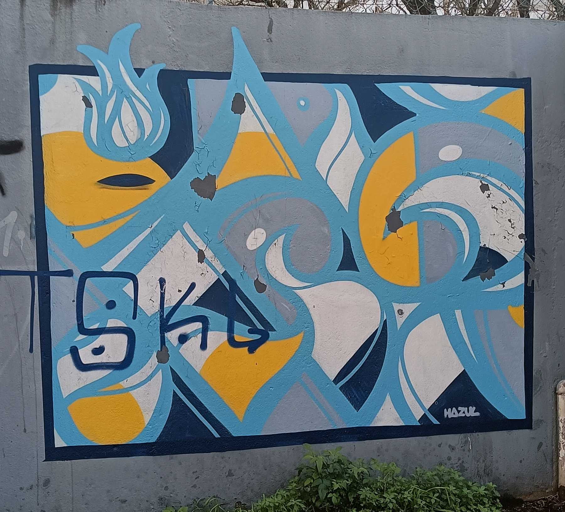 Composition abstraite bleue et jaune par Hazul — Street art de Hazul à Porto