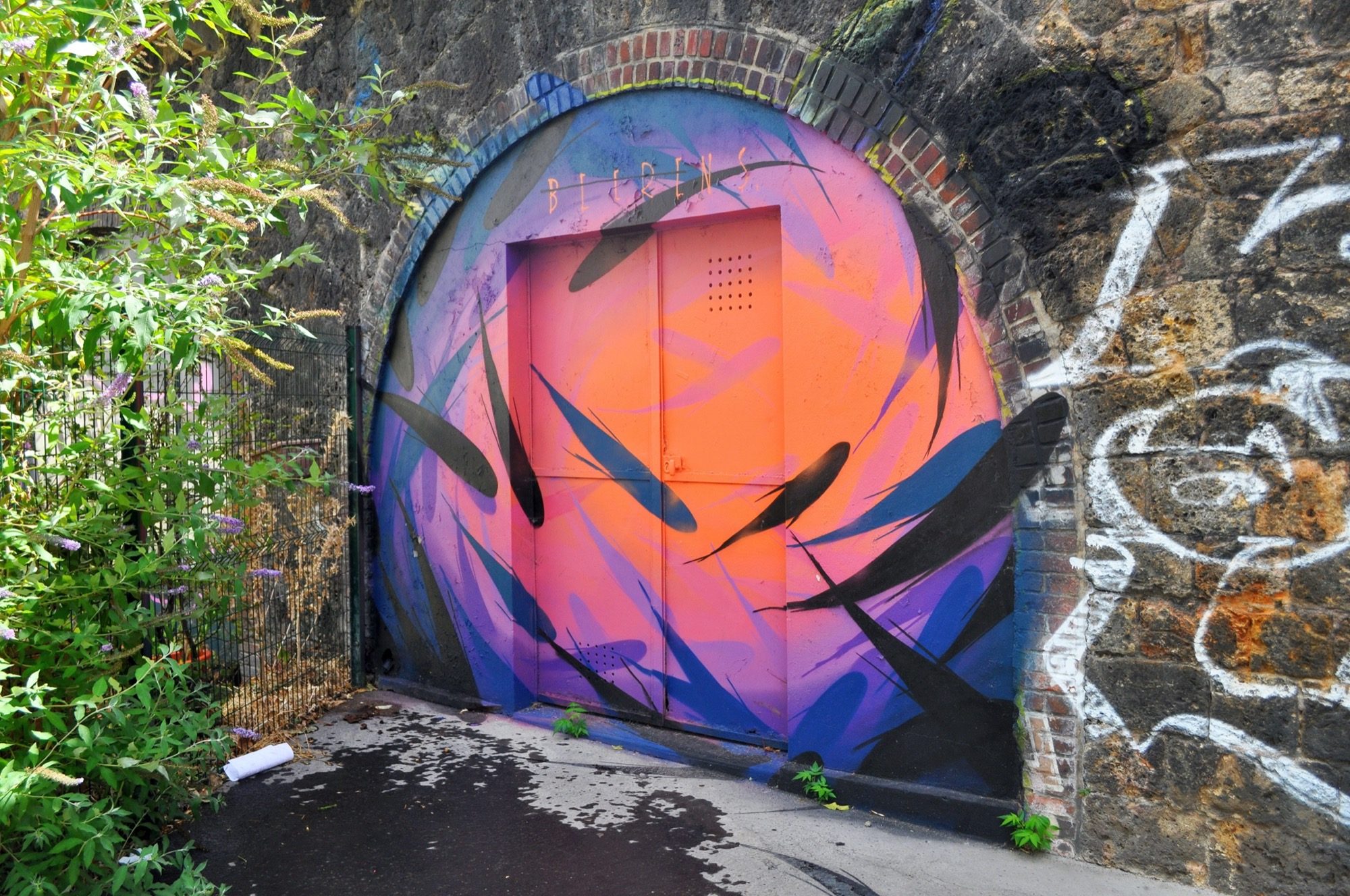 Gradient Door with Dark Blades — Street art by Beerens in Paris