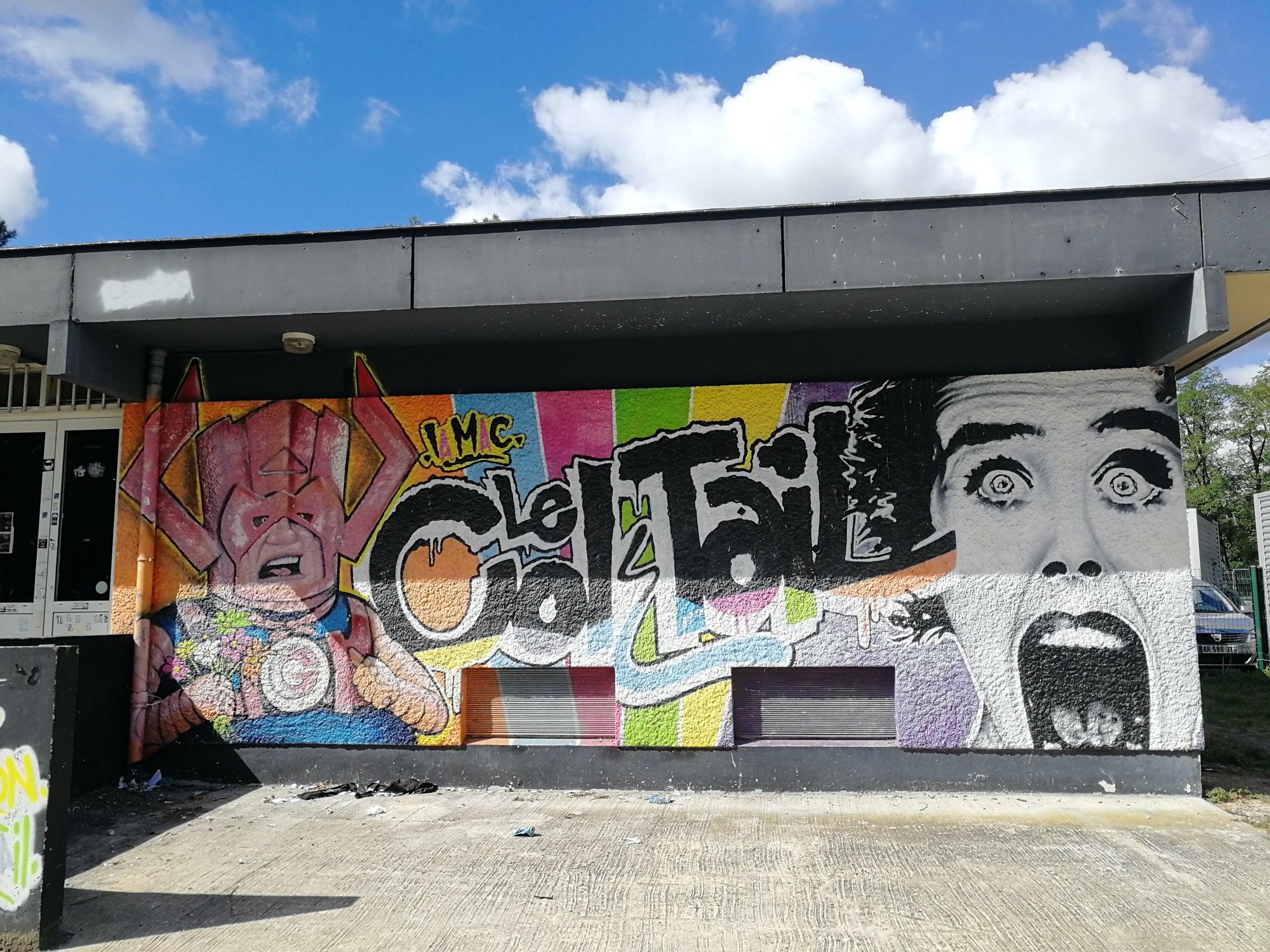 Expressive Pop-Art Faces — Street art in Pessac