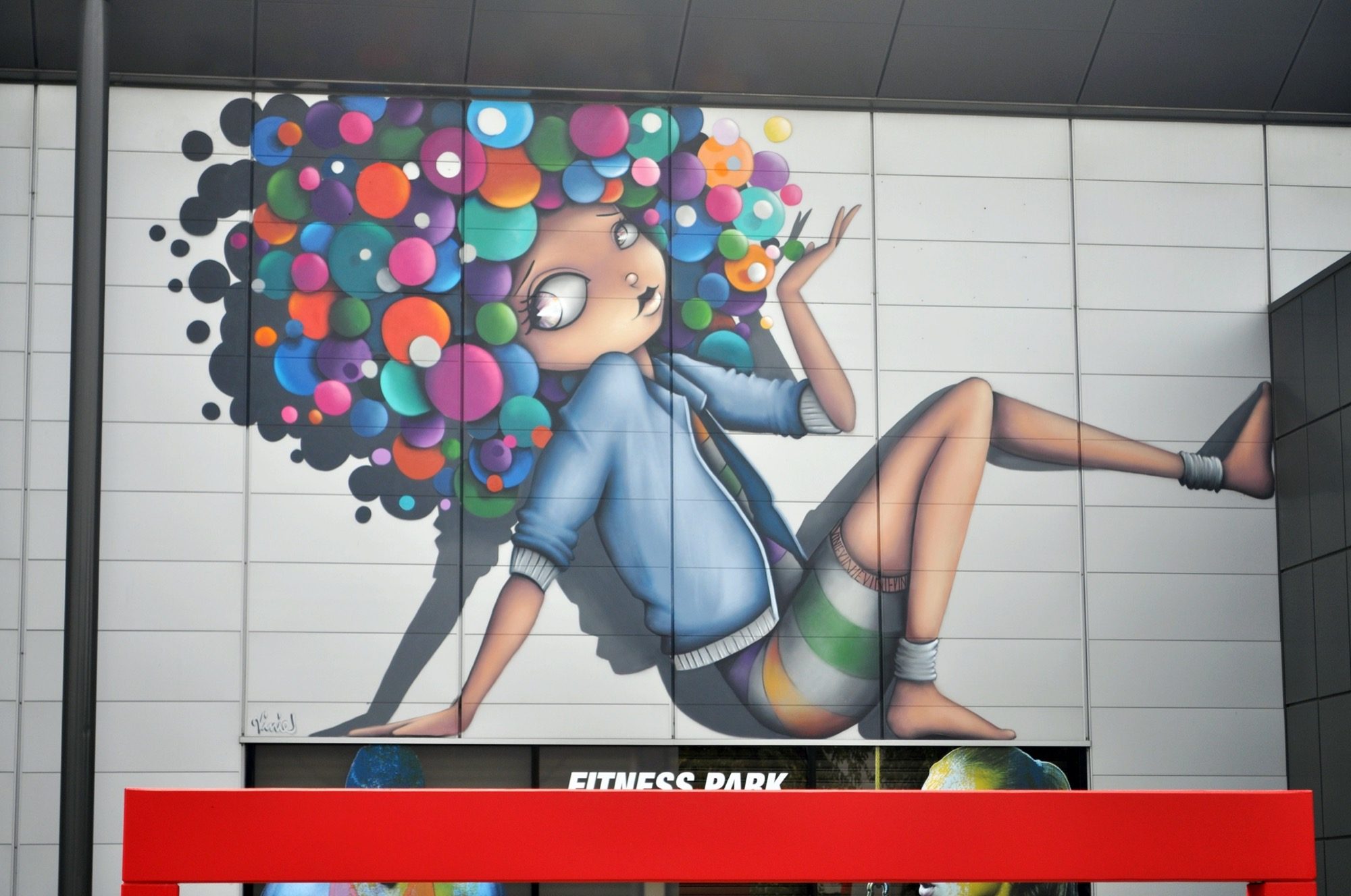 La chevelure de bulles — Street art de Vinie à Montévrain