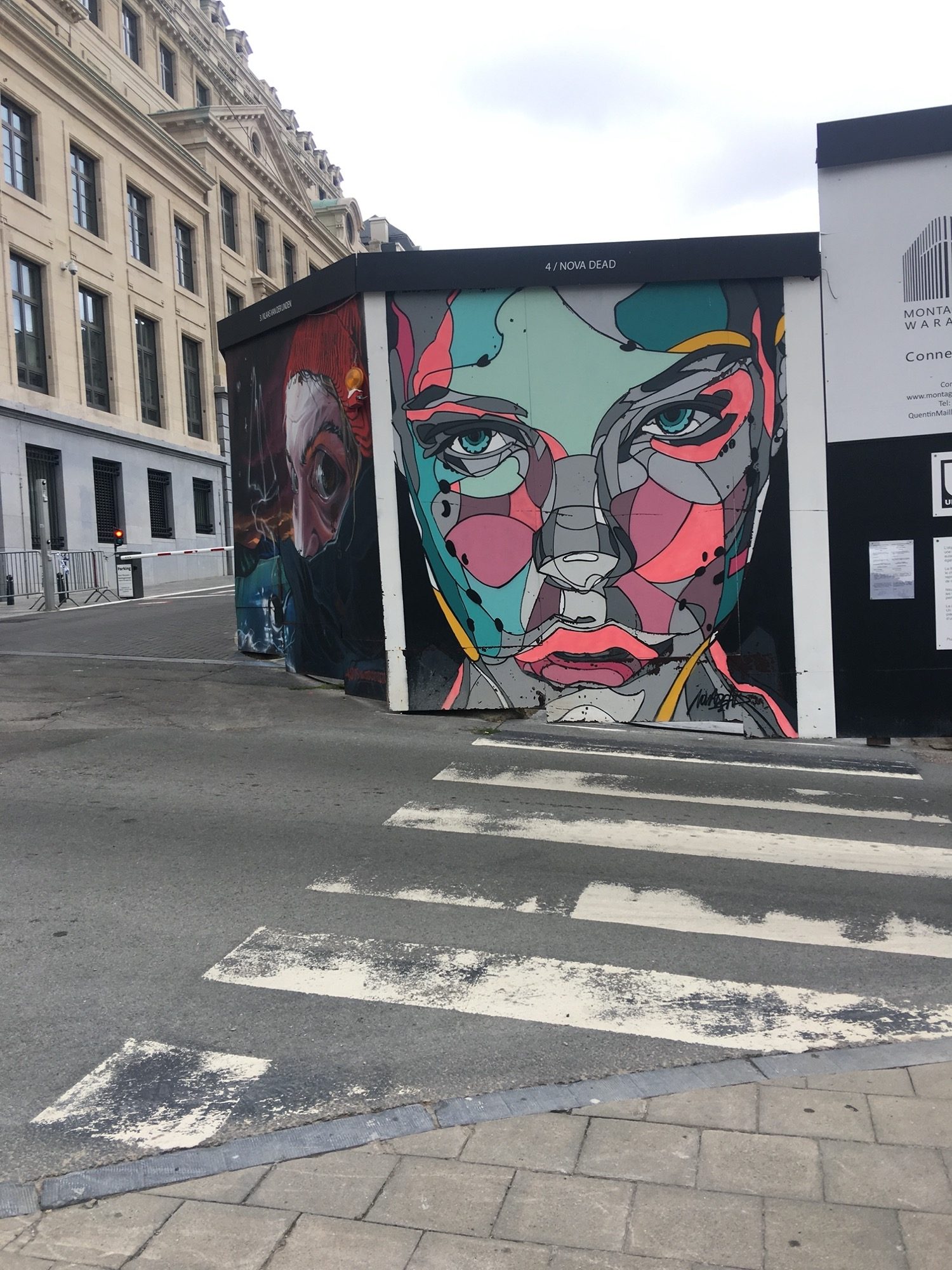 Visage à facettes, panneau 4 — Street art à Bruxelles