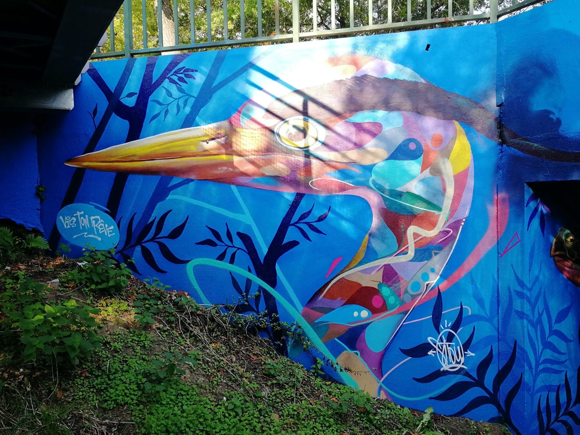 Heron with a Long Yellow Beak — Street art by Sitou, Kafé Korsé in Nantes