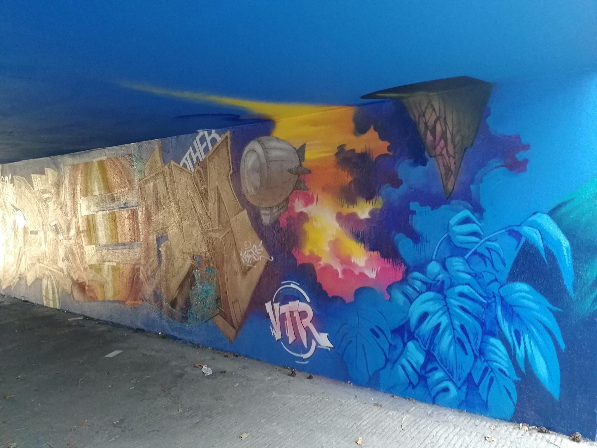 Airship and Wooden Lettering — Street art by Sitou, Kafé Korsé in Nantes