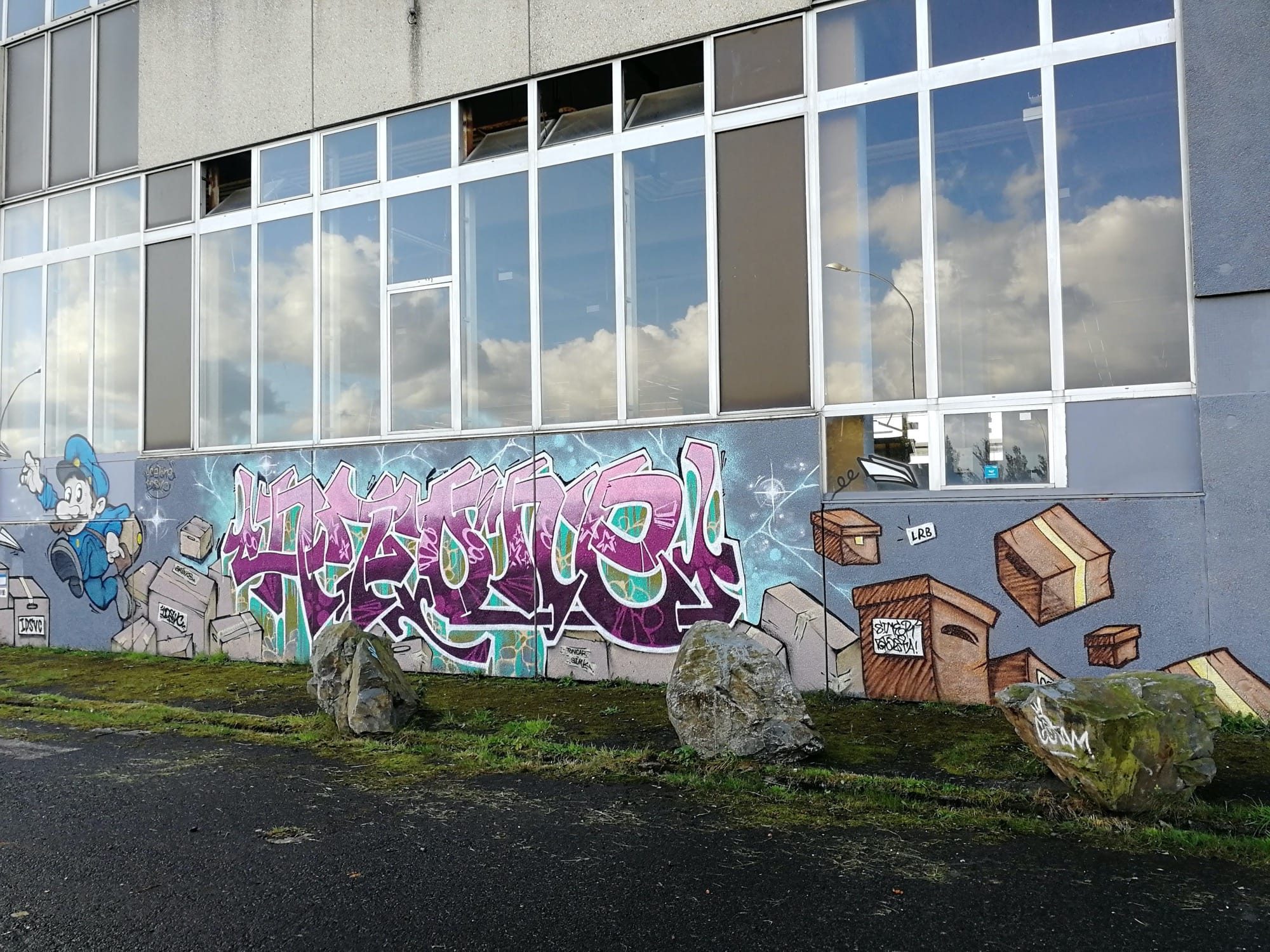 Blue Character and Painted Crates — Street art in Ploufragan