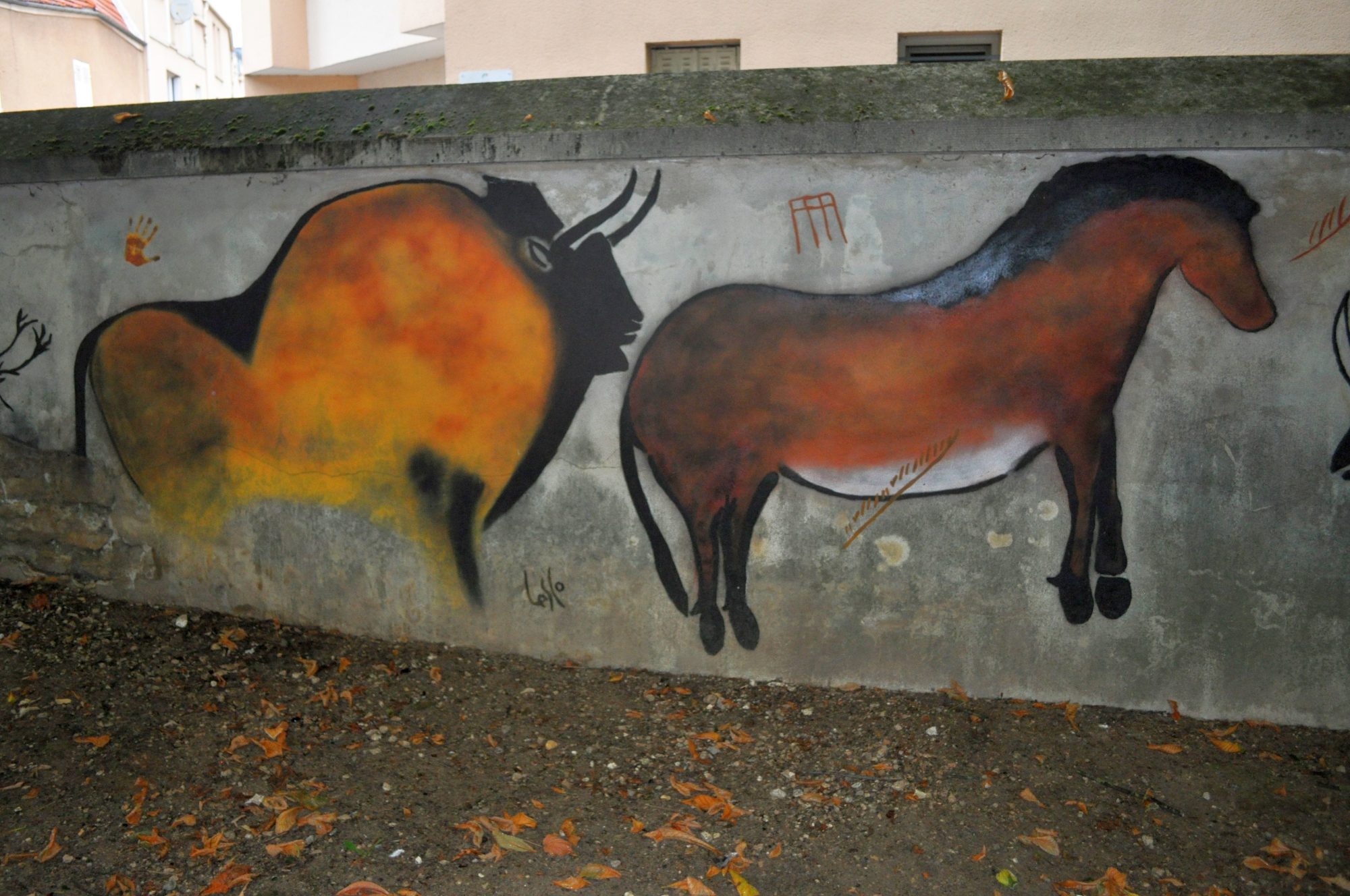 Bison and Horse, Lascaux Style — Street art by Lasco in Champigny-sur-Marne