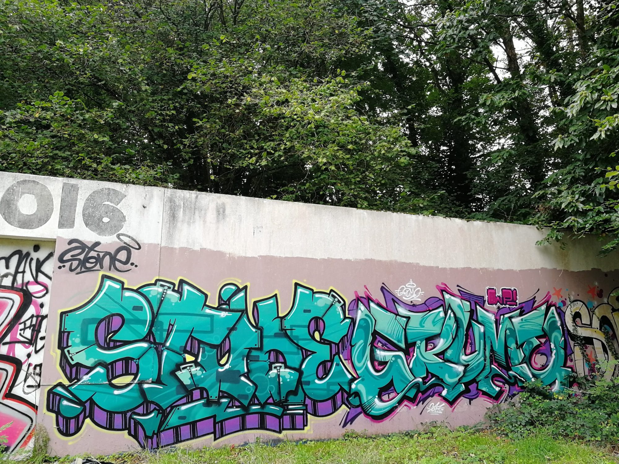 Turquoise Wild Style in Morlaix — Street art in Morlaix