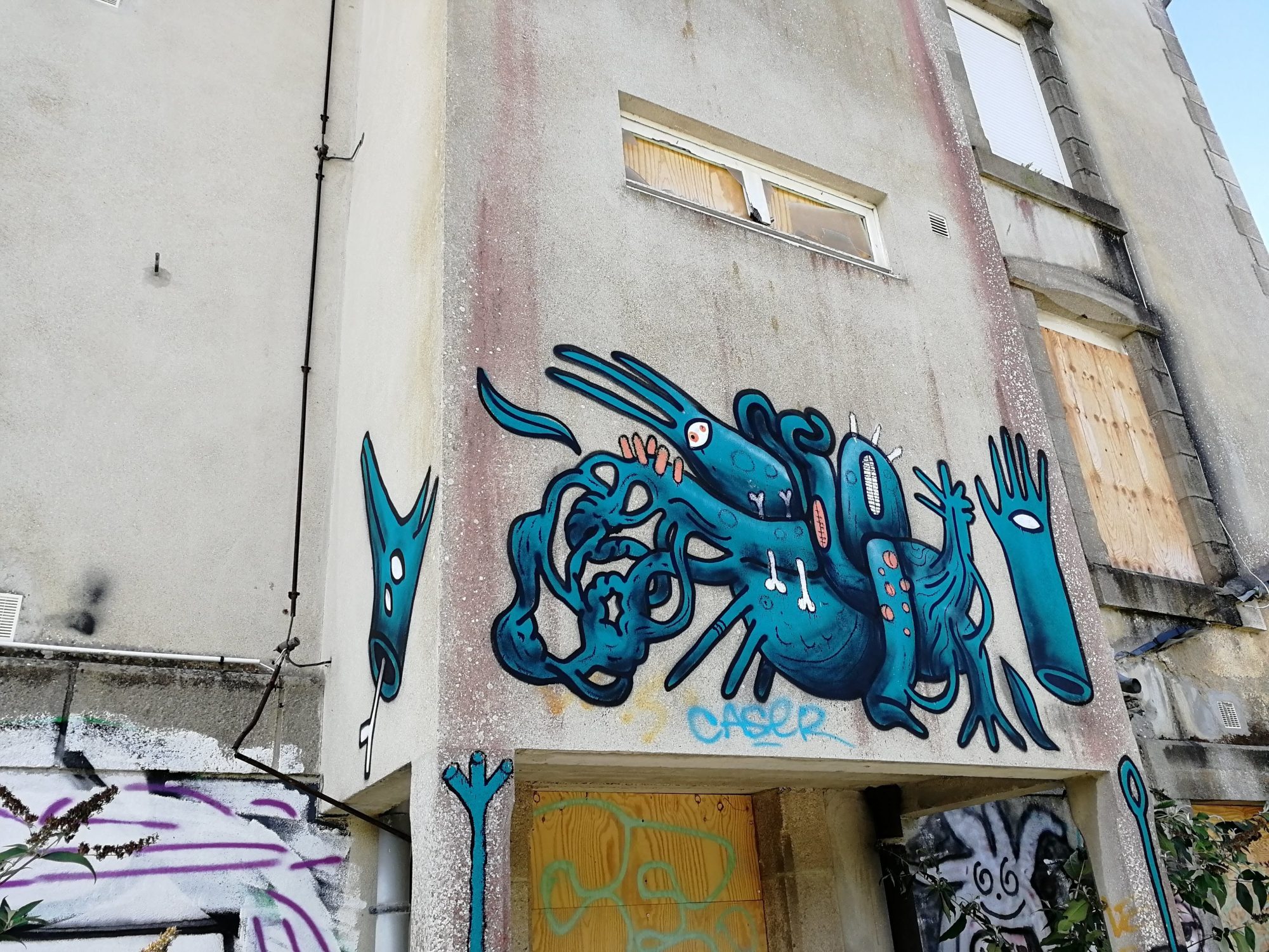 Blue Creature by Caser, Morlaix — Street art in Morlaix