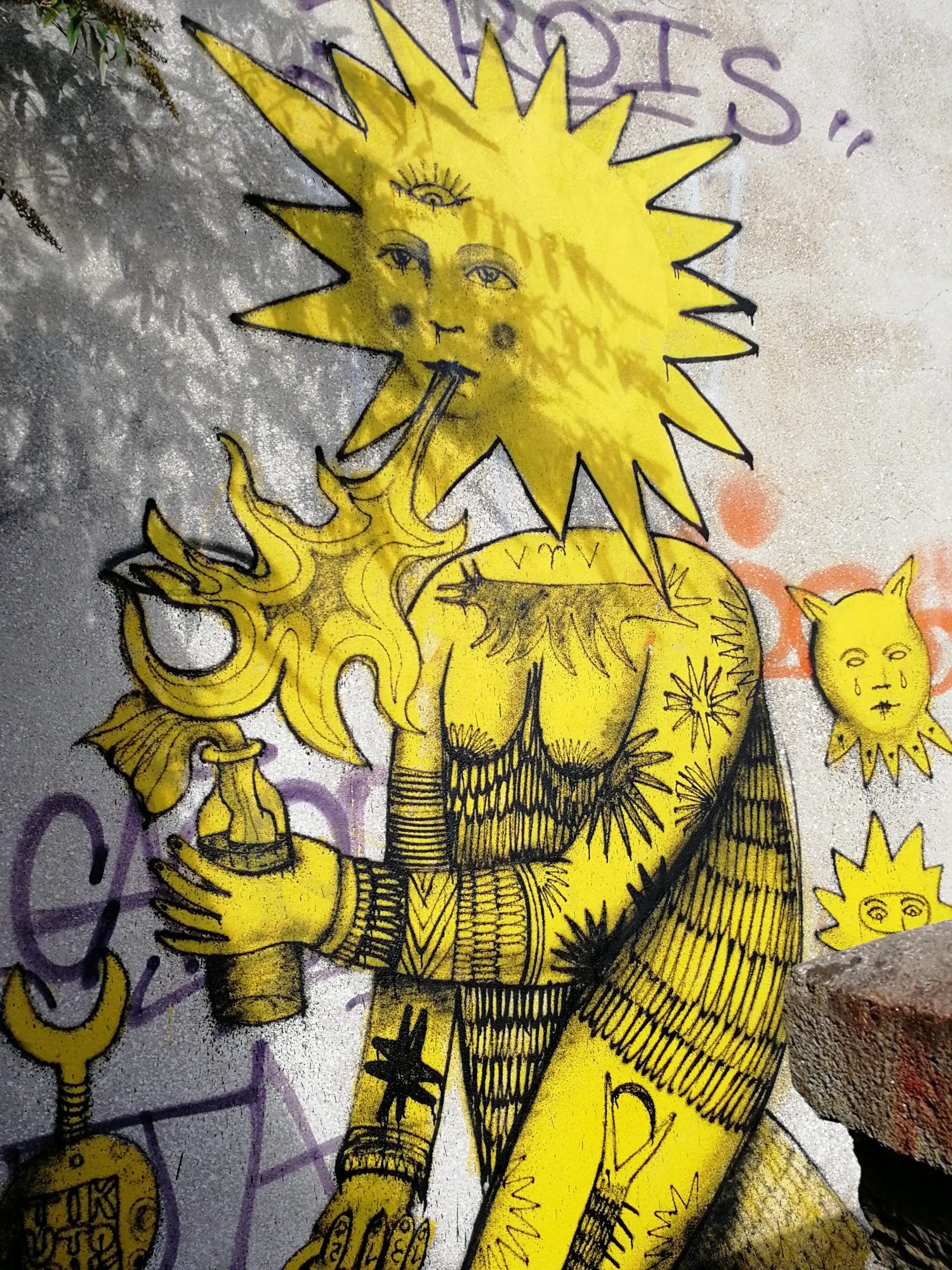 Yellow Solar Figure, Morlaix — Street art in Morlaix