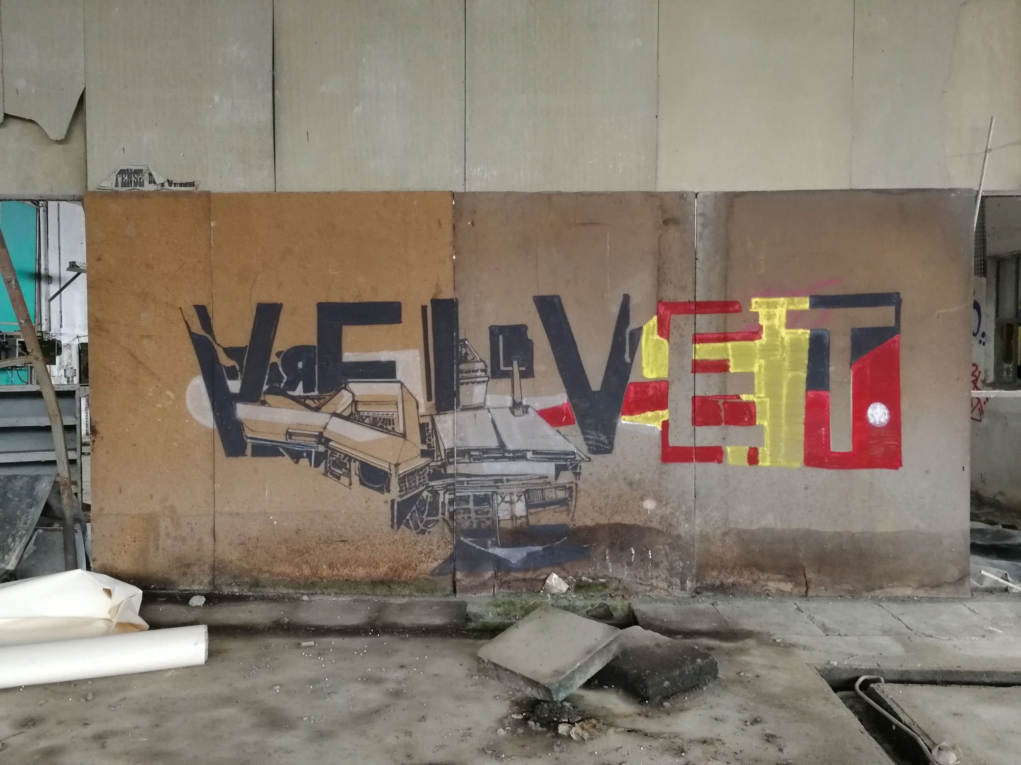 Velvet and the Machine — Street art in Issé