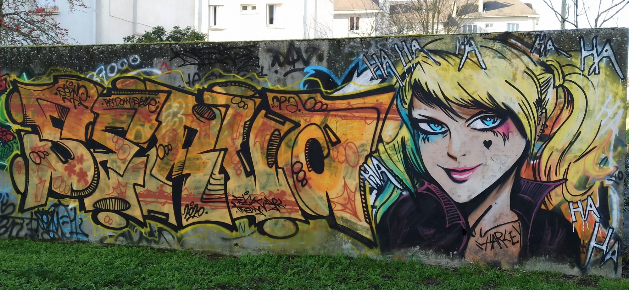 Harley Quinn et lettrage orange — Street art à Nantes