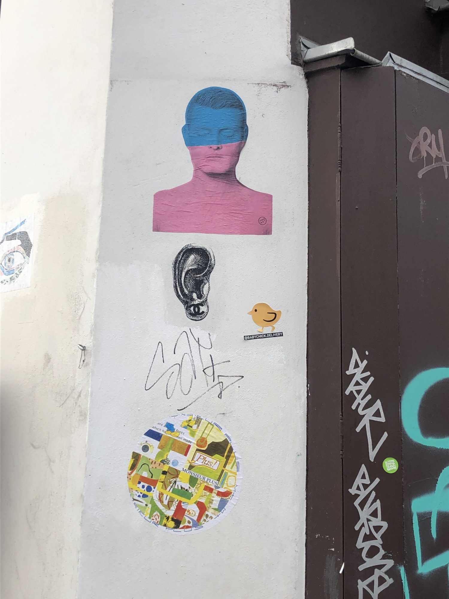 Two-Tone Bust Monsieur Plus — Street art by Monsieur plus in Paris