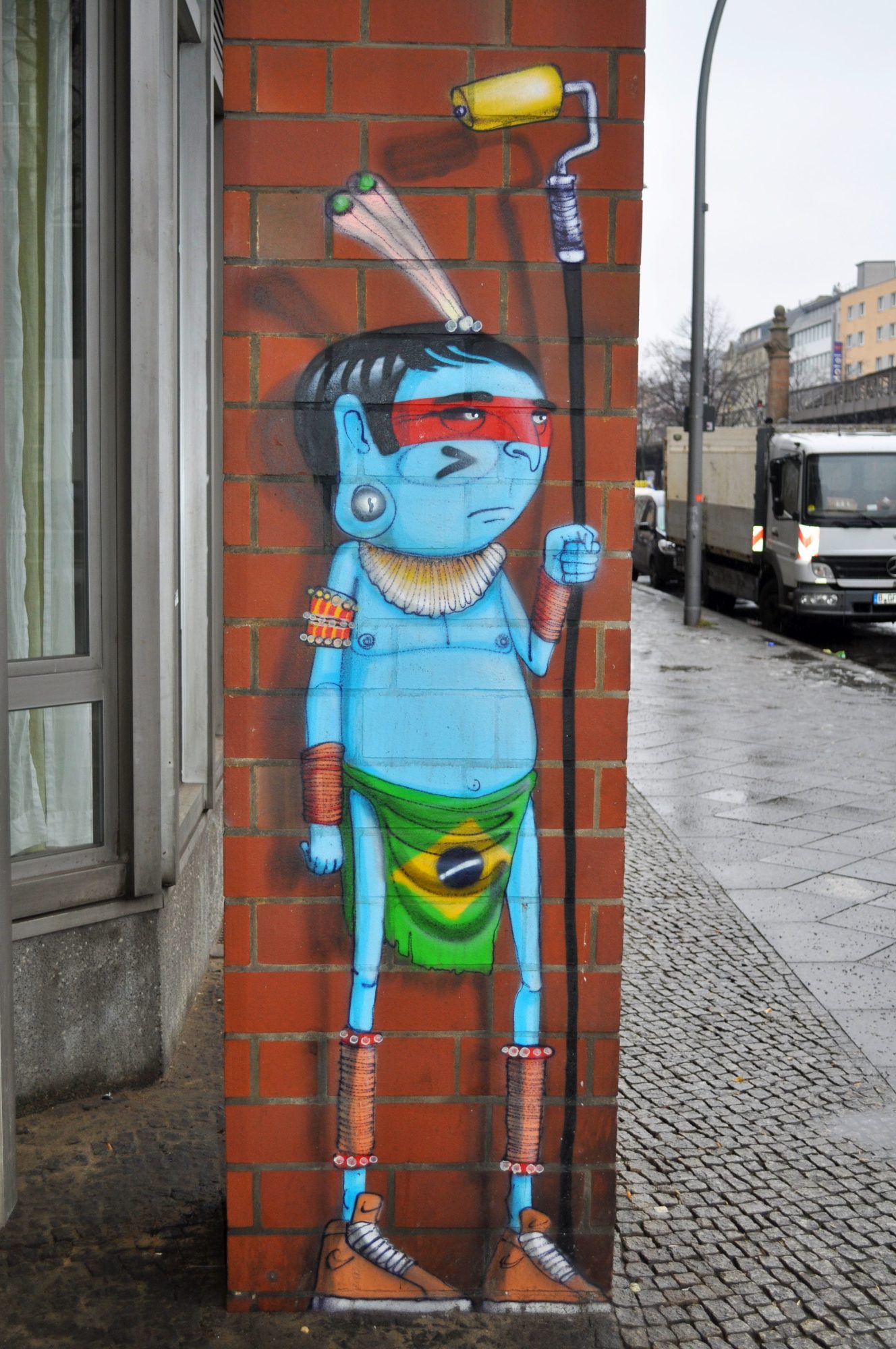 Peintre brésilien bleu Cranio — Street art de Cranio à Berlin