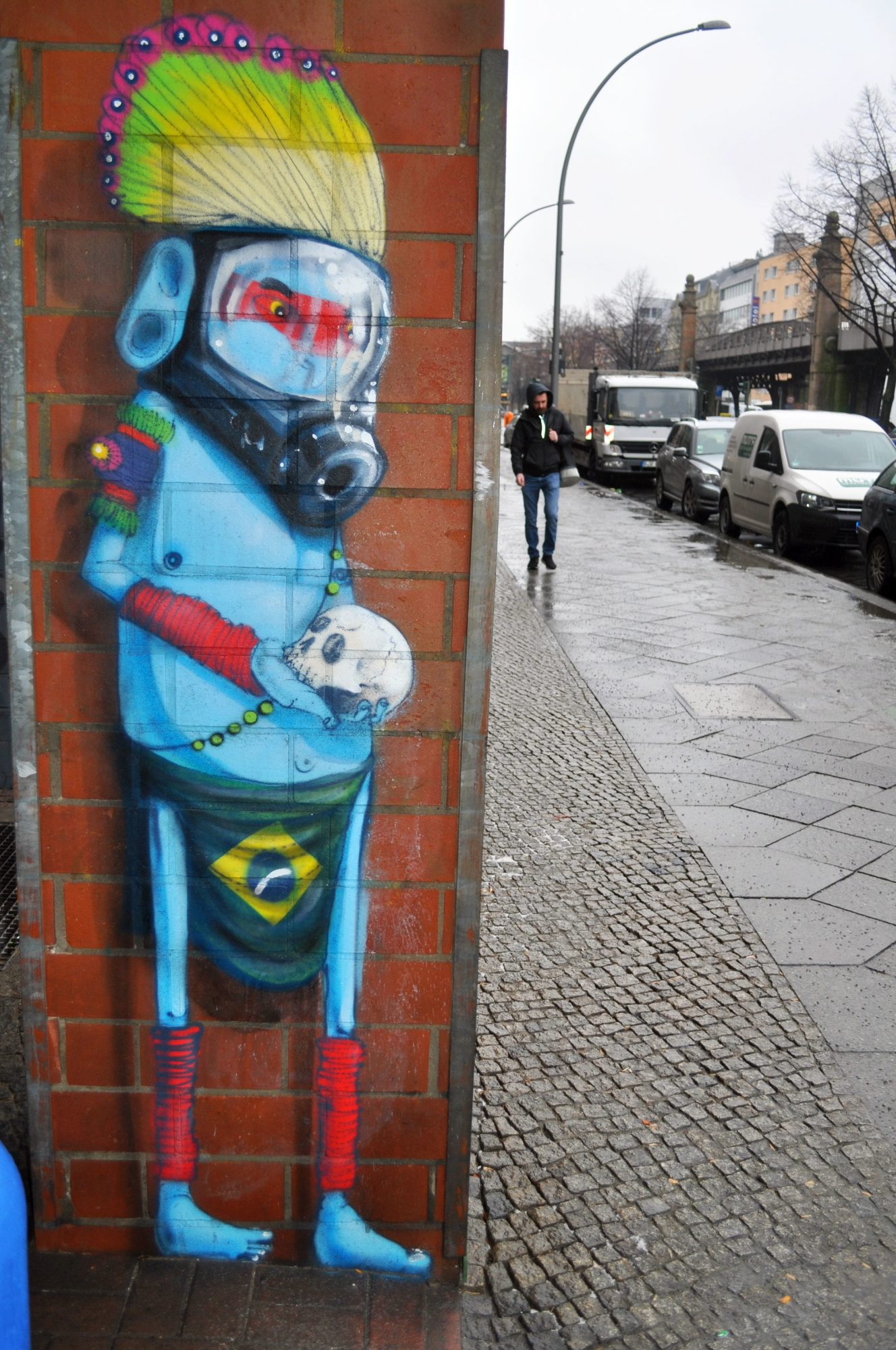 Personnage punk masque gaz Cranio — Street art de Cranio à Berlin