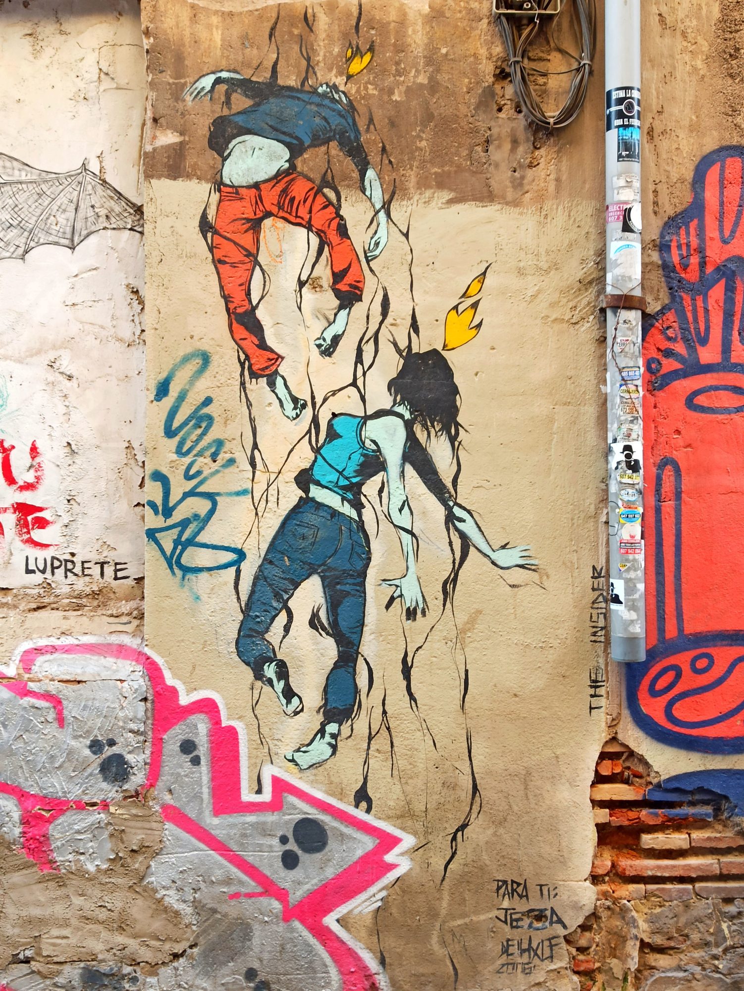 Two Falls Along the Cracks — Street art by Deih xlf in València