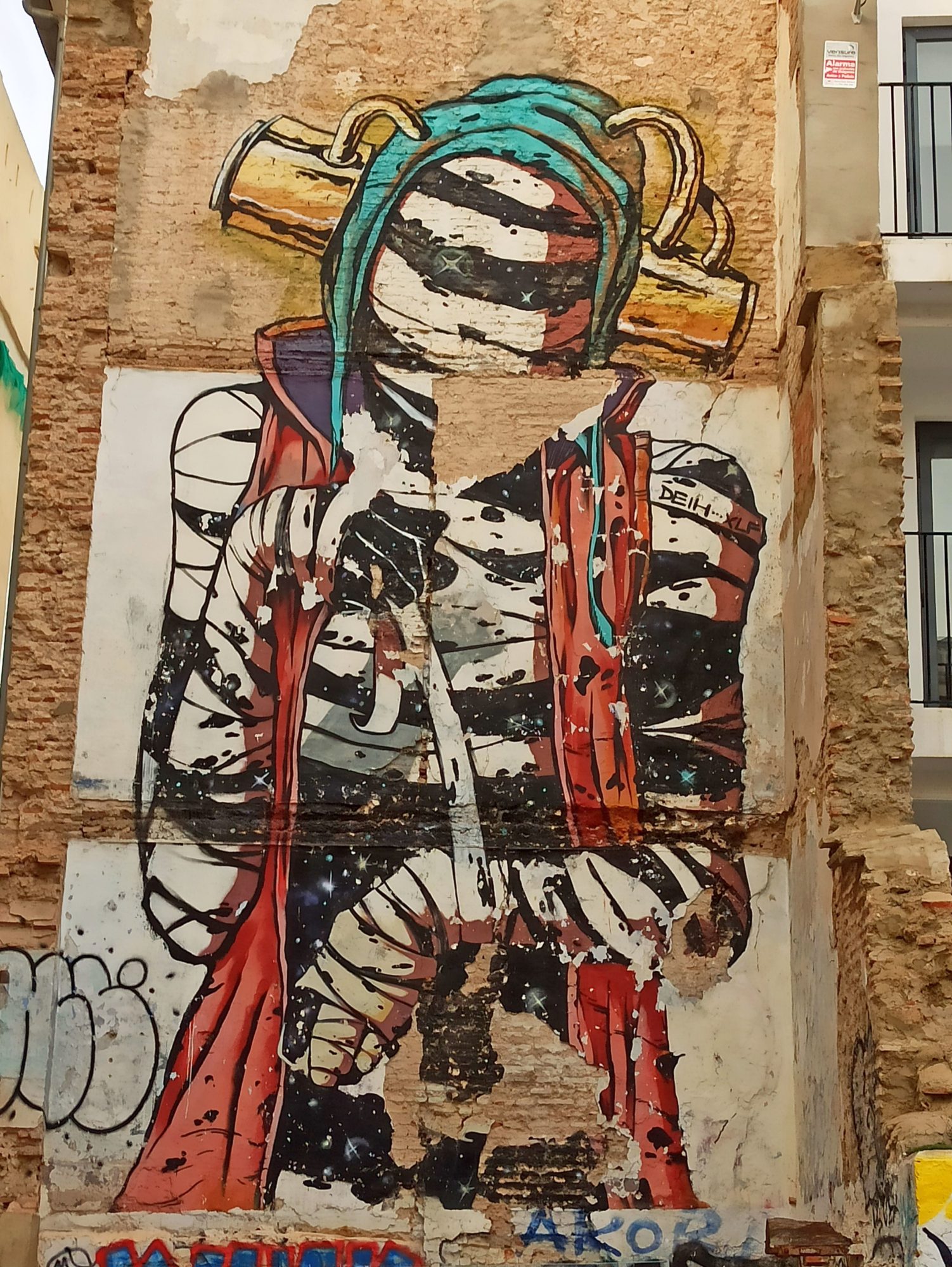 The Figure with Golden Trumpets — Street art by Deih xlf in València