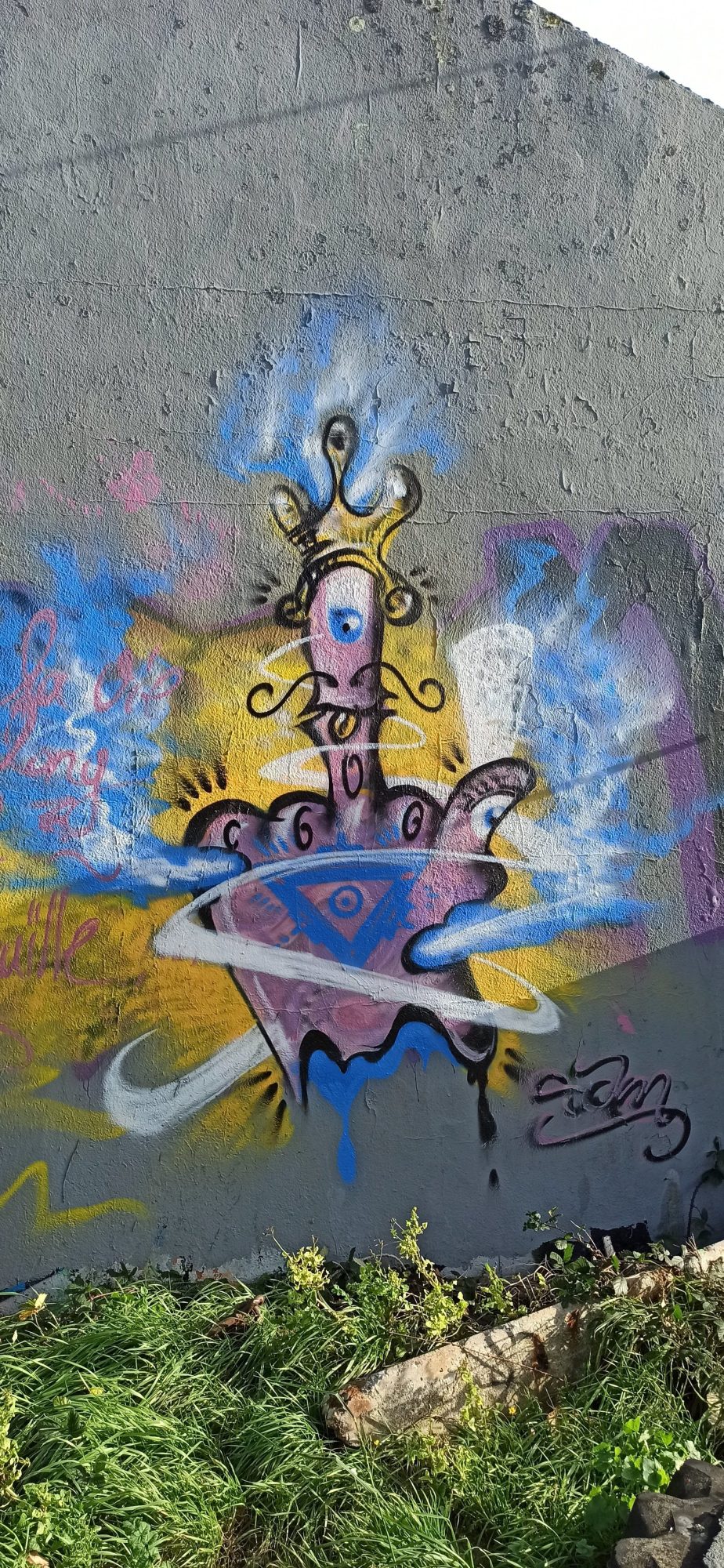 Crowned Creature and All-Seeing Eye — Street art in Lorient