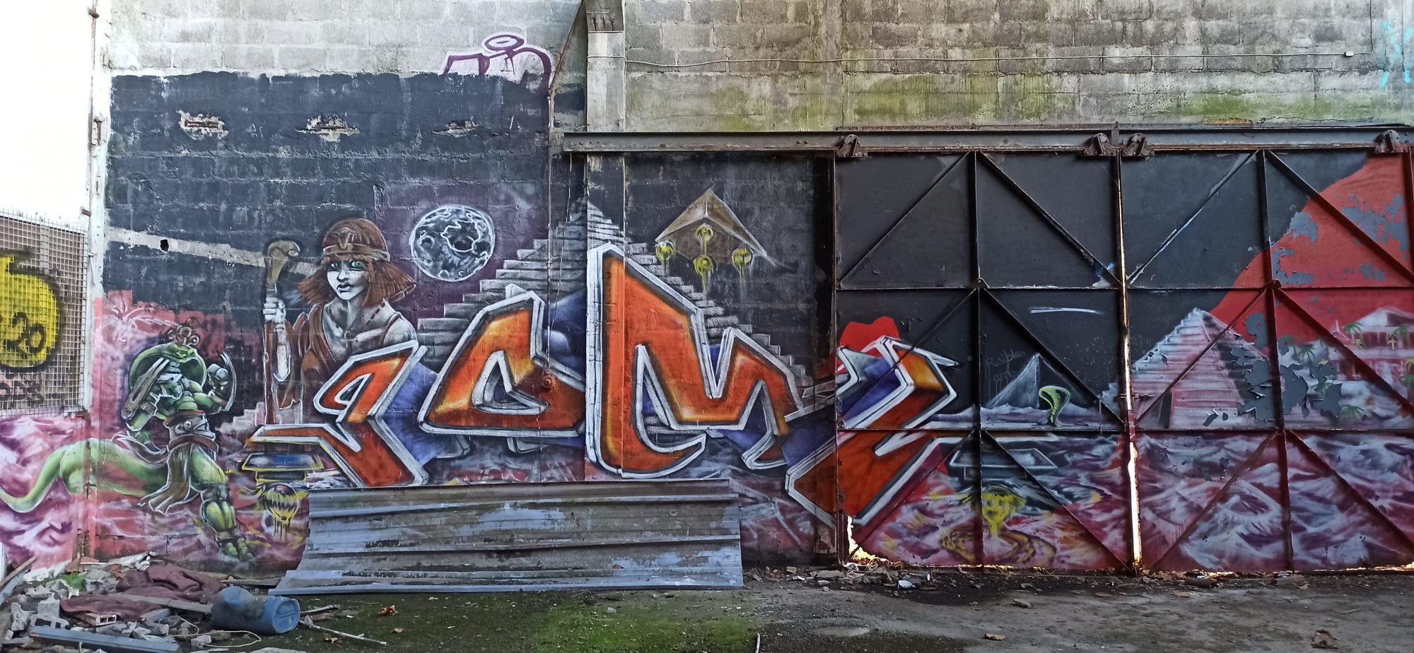 Exploratrice et pyramides dans l'obscurité — Street art à Lorient