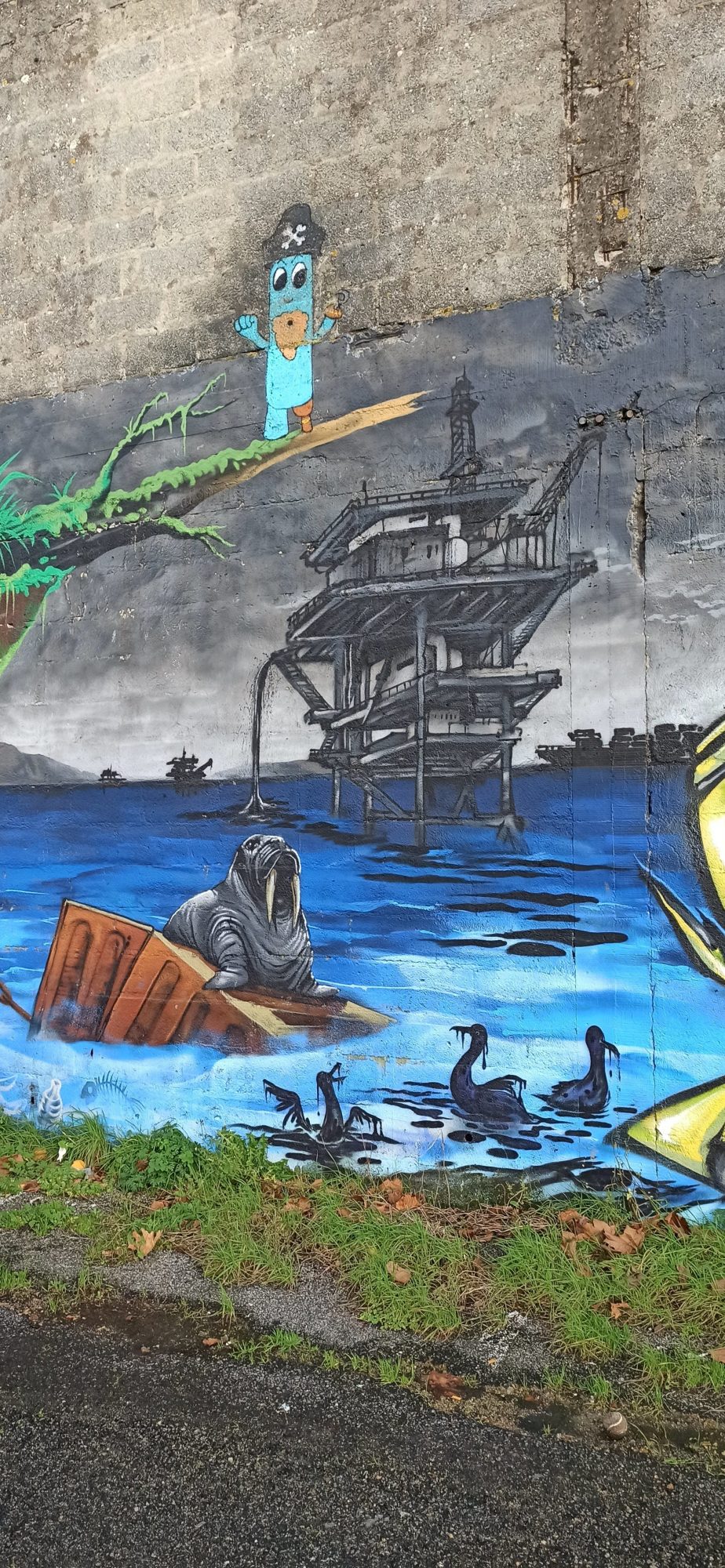 Ponton, barque et cormorans — Street art à Lorient