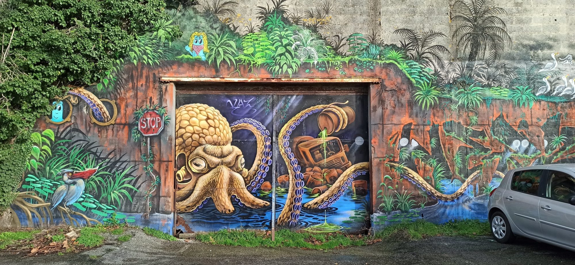 Pieuvre géante sur porte de garage — Street art à Lorient