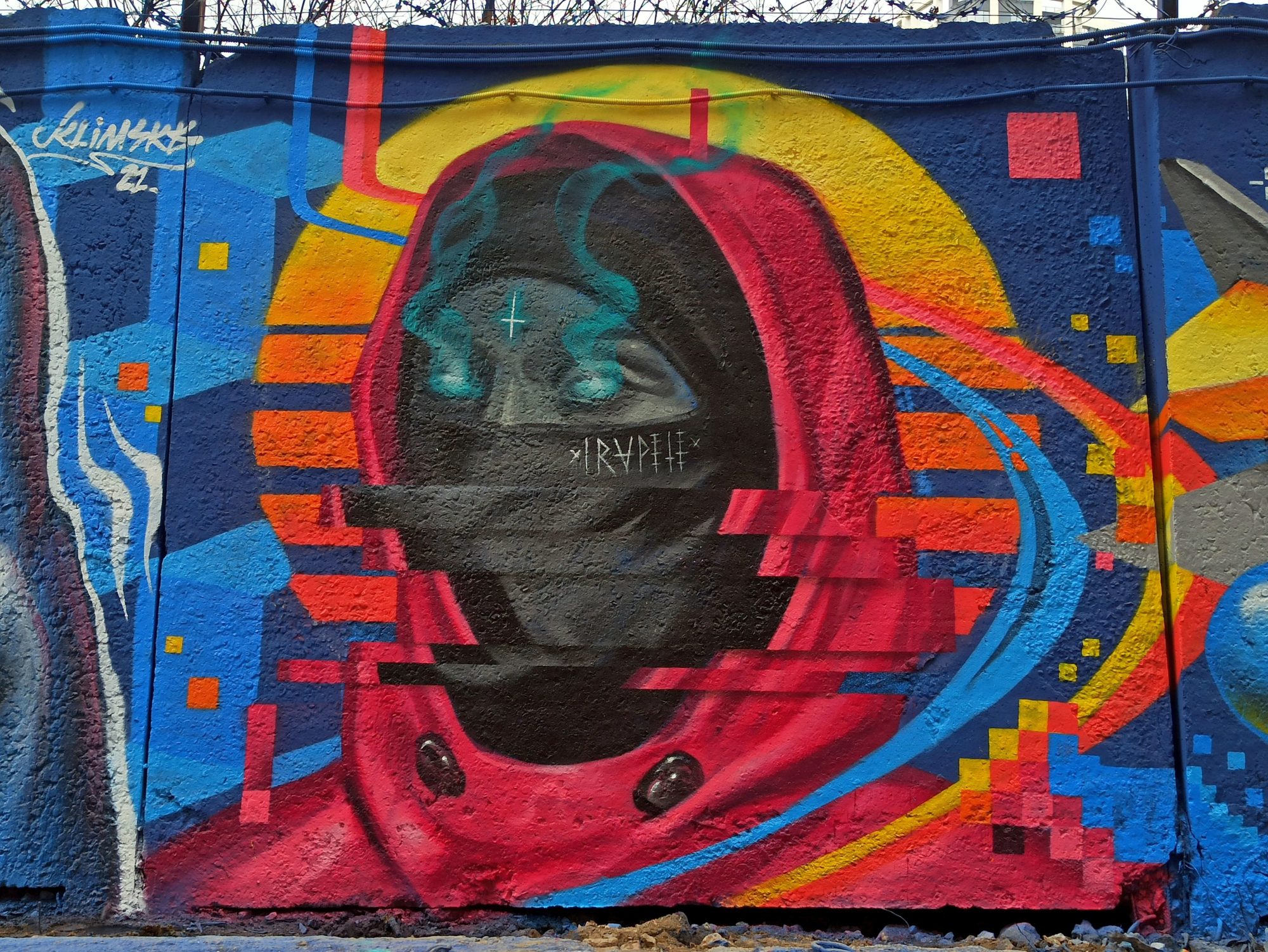 Rêveur cosmique à la capuche rouge — Street art de Ira Pele à Moskva