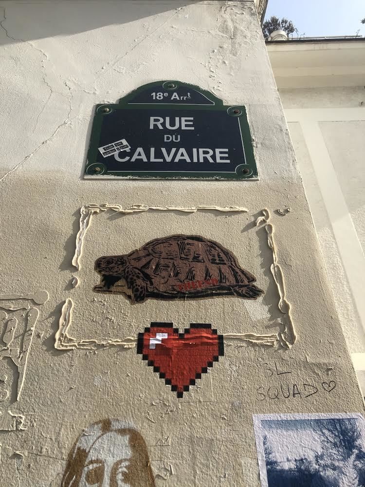 Tortue et cœur pixel rue du Calvaire — Street art de Coeur pixel à Paris