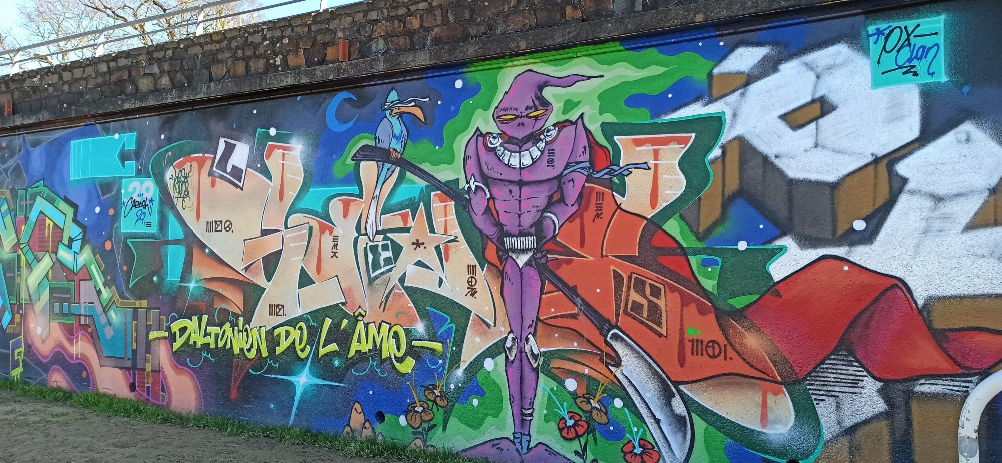 Colour-Blind Soul - Purple Superhero — Street art in Saint-Sébastien-sur-Loire