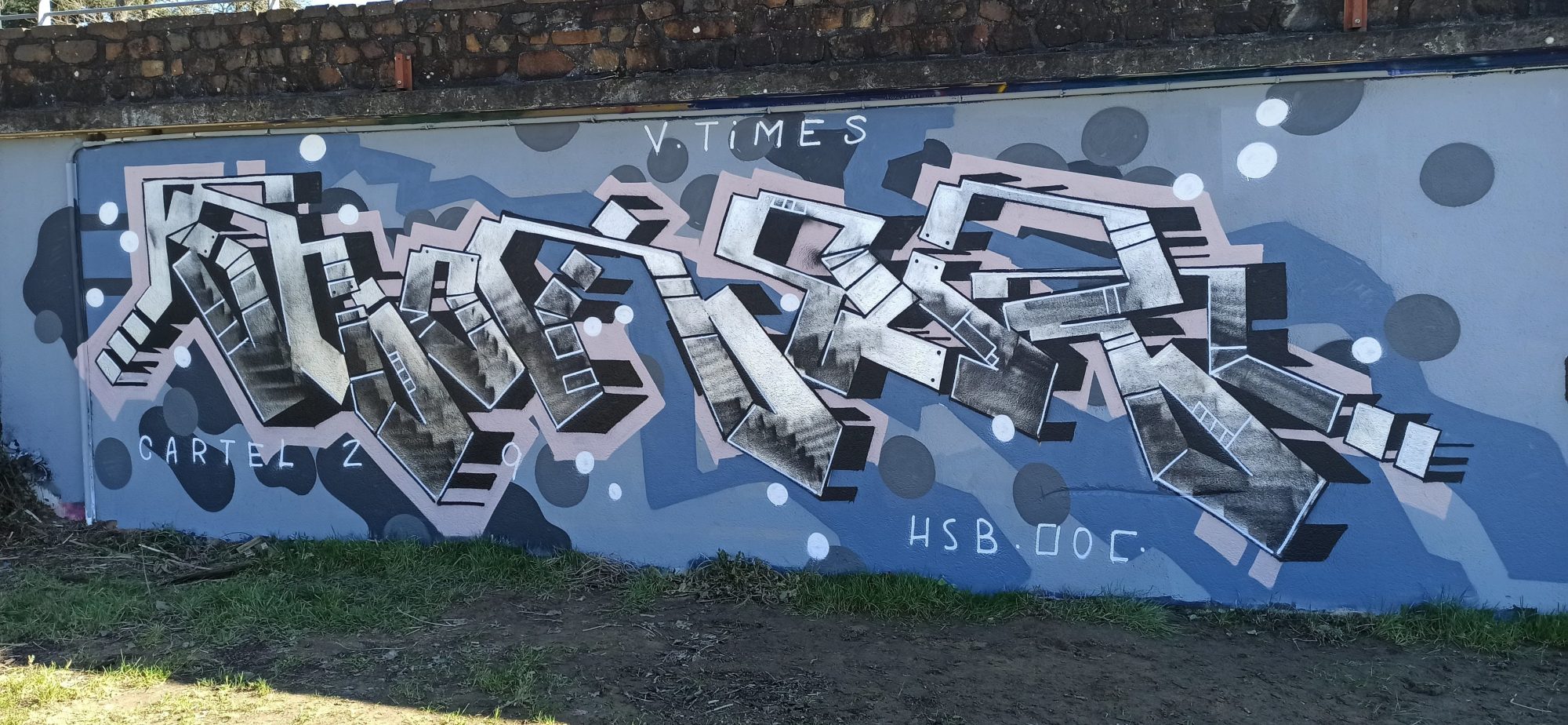 Grey and Blue Architectural Lettering — Street art in Saint-Sébastien-sur-Loire