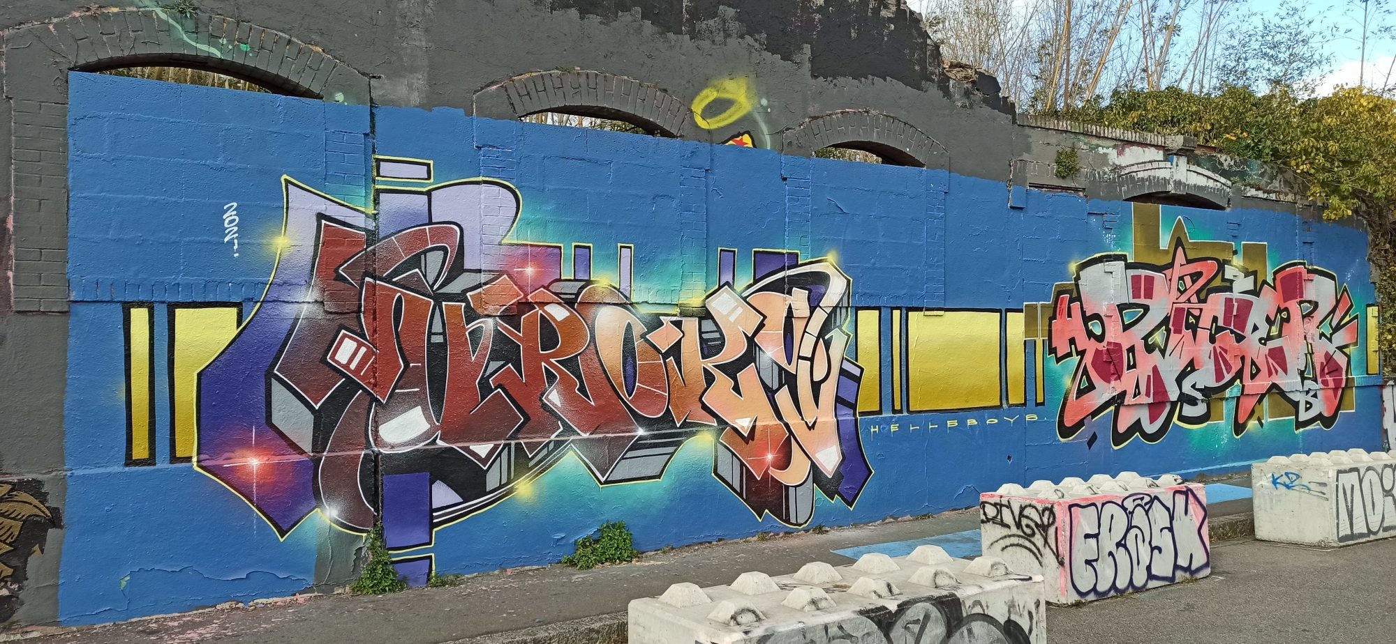 Double Blue and Mauve Wildstyle Piece — Street art in Nantes