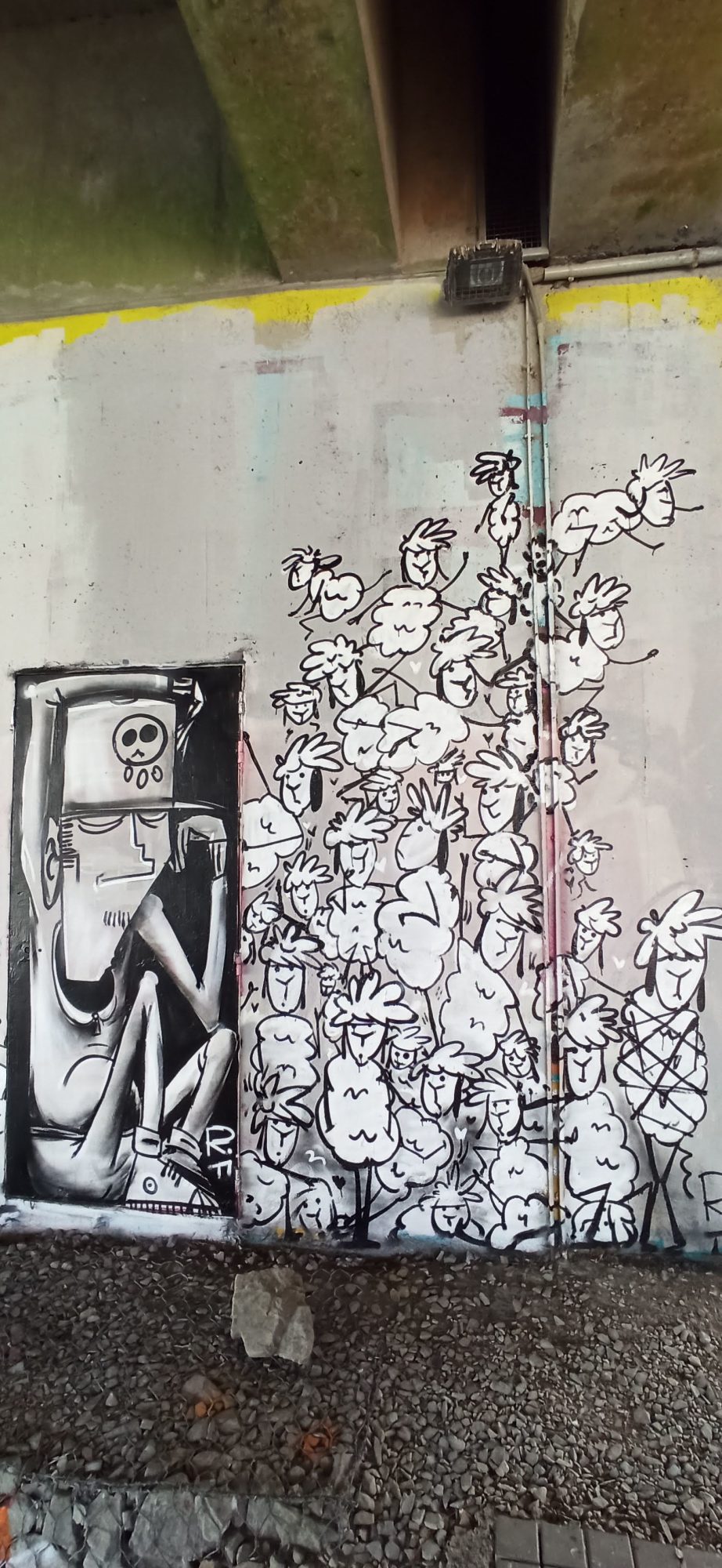 Troupeau de moutons naïfs sous pont — Street art à Nantes