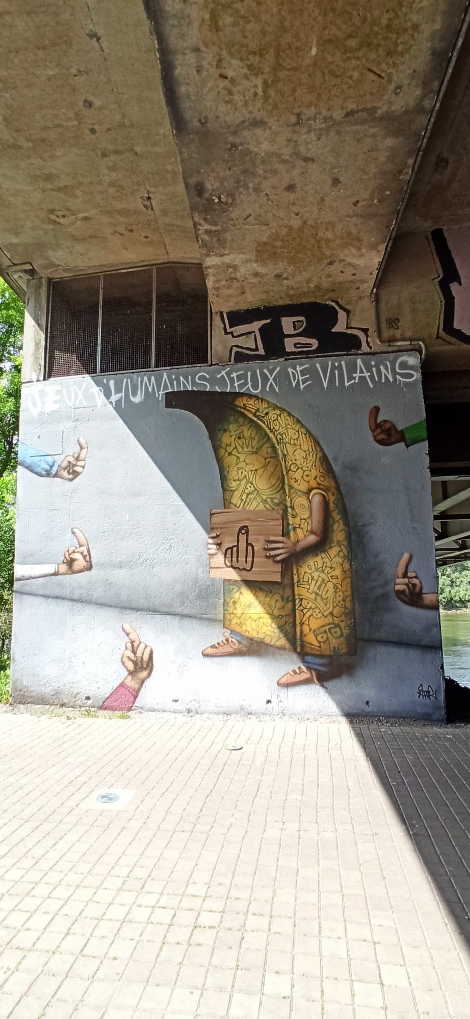 Games of Humans, Games of Villains — Street art by Ador in Nantes