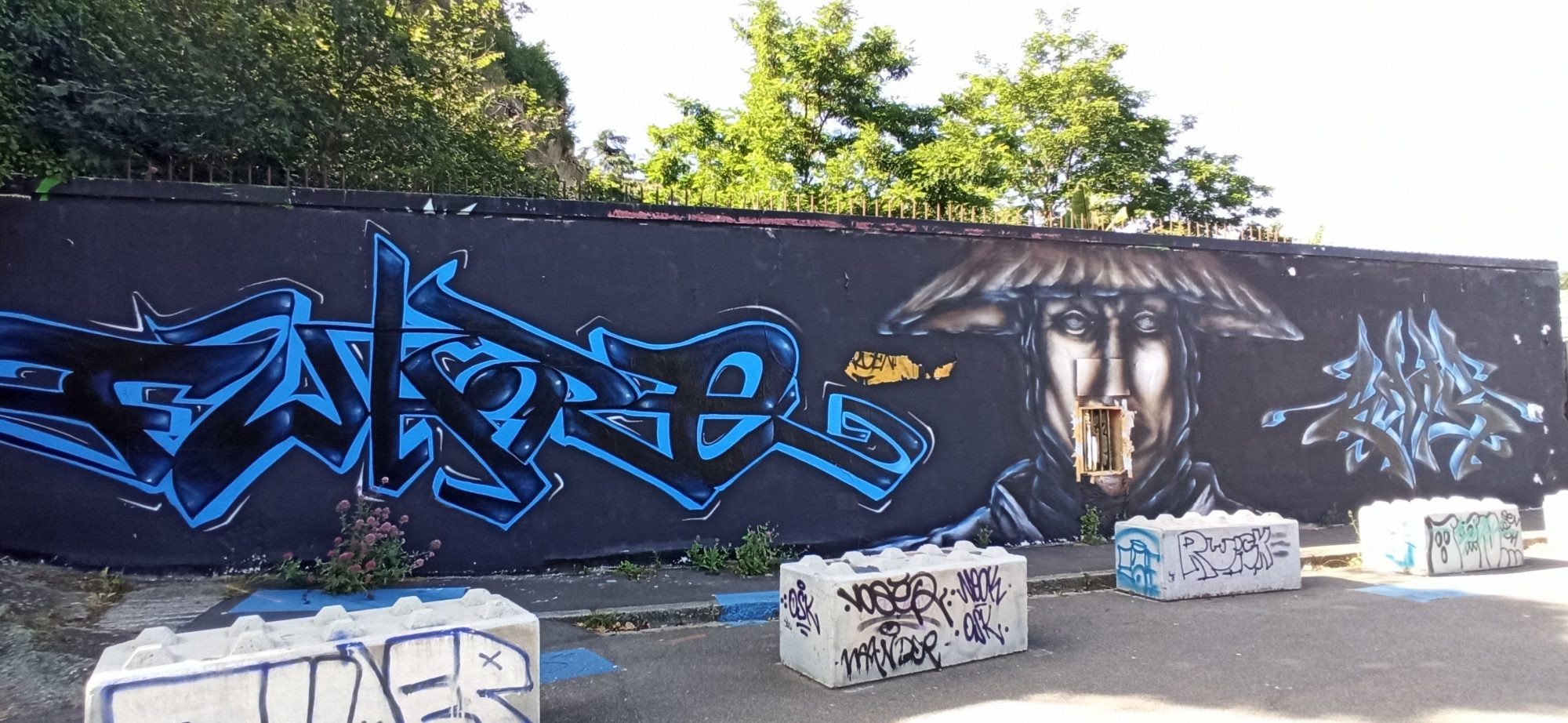 Wildstyle bleu et portrait — Street art à Nantes