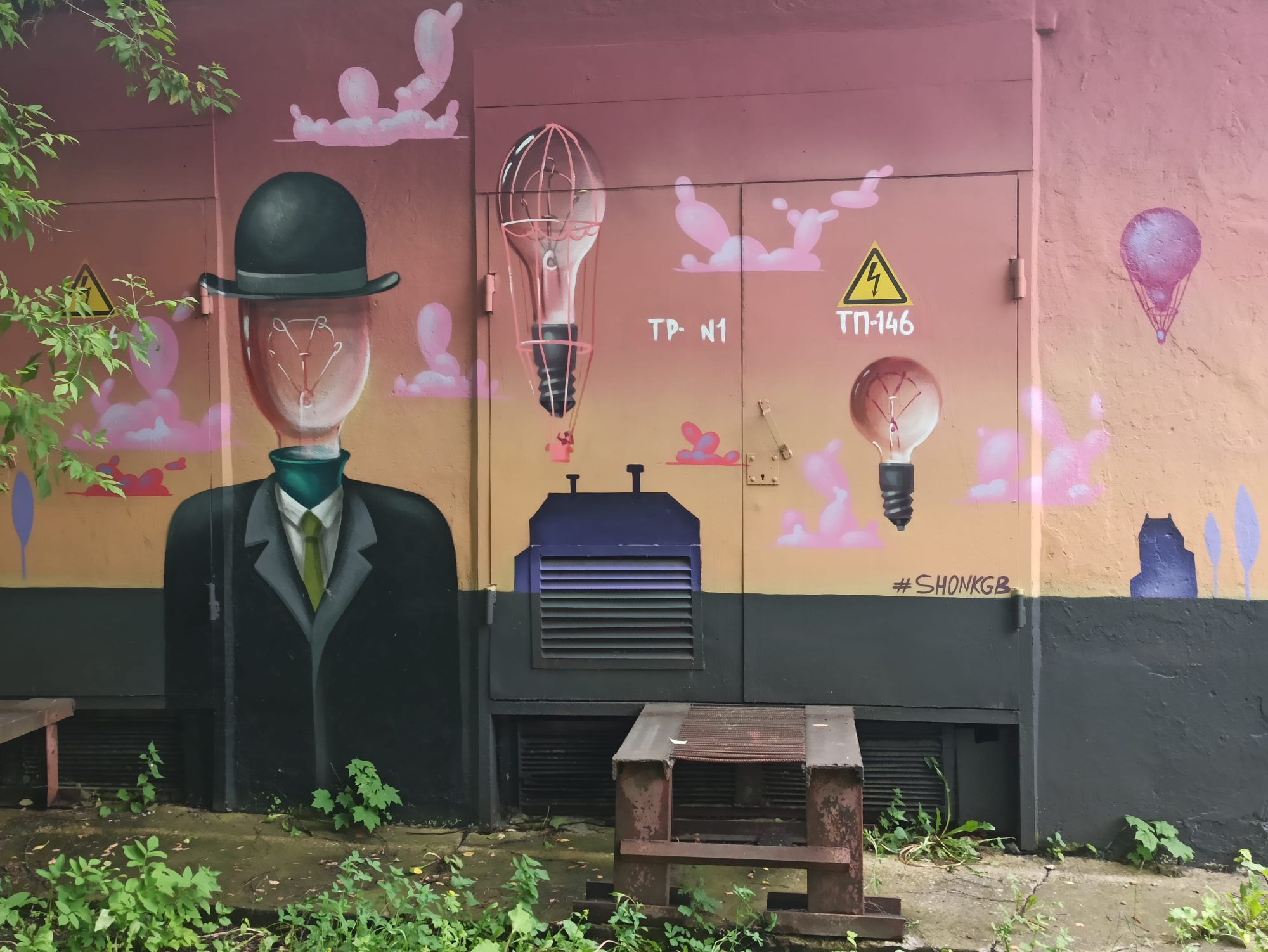 L'homme à l'ampoule — Street art de Shon KGB à Korolyov