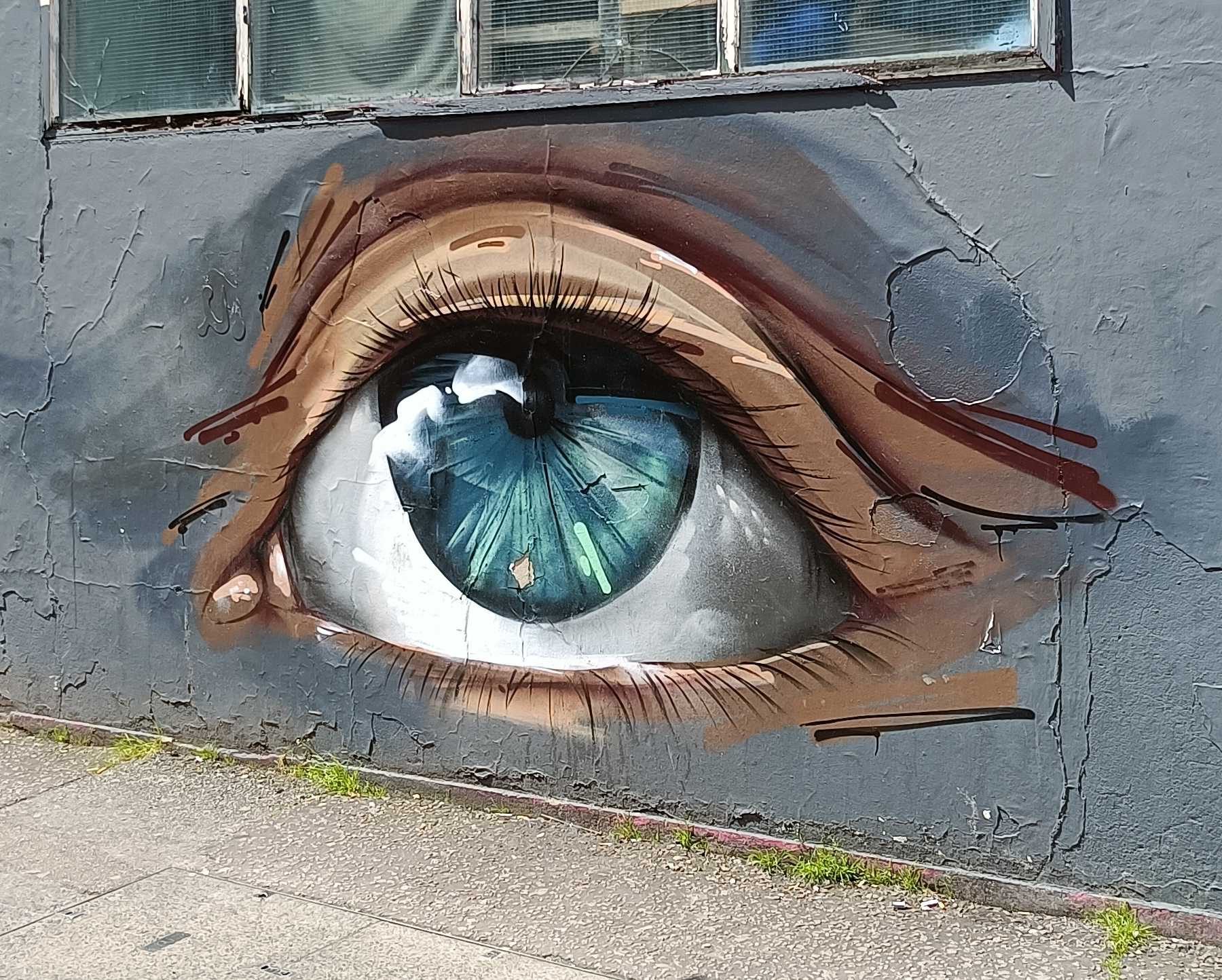 Œil hyperréaliste bleu vert — Street art à London