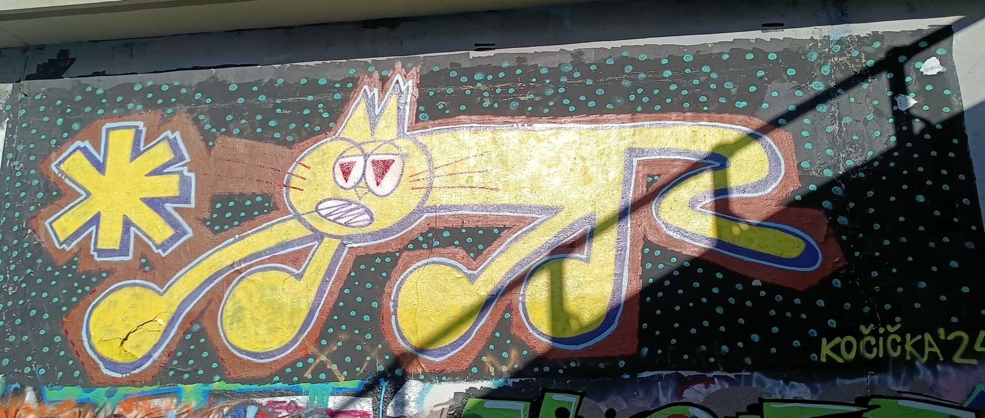 Crowned Cat Kočička — Street art in Prague
